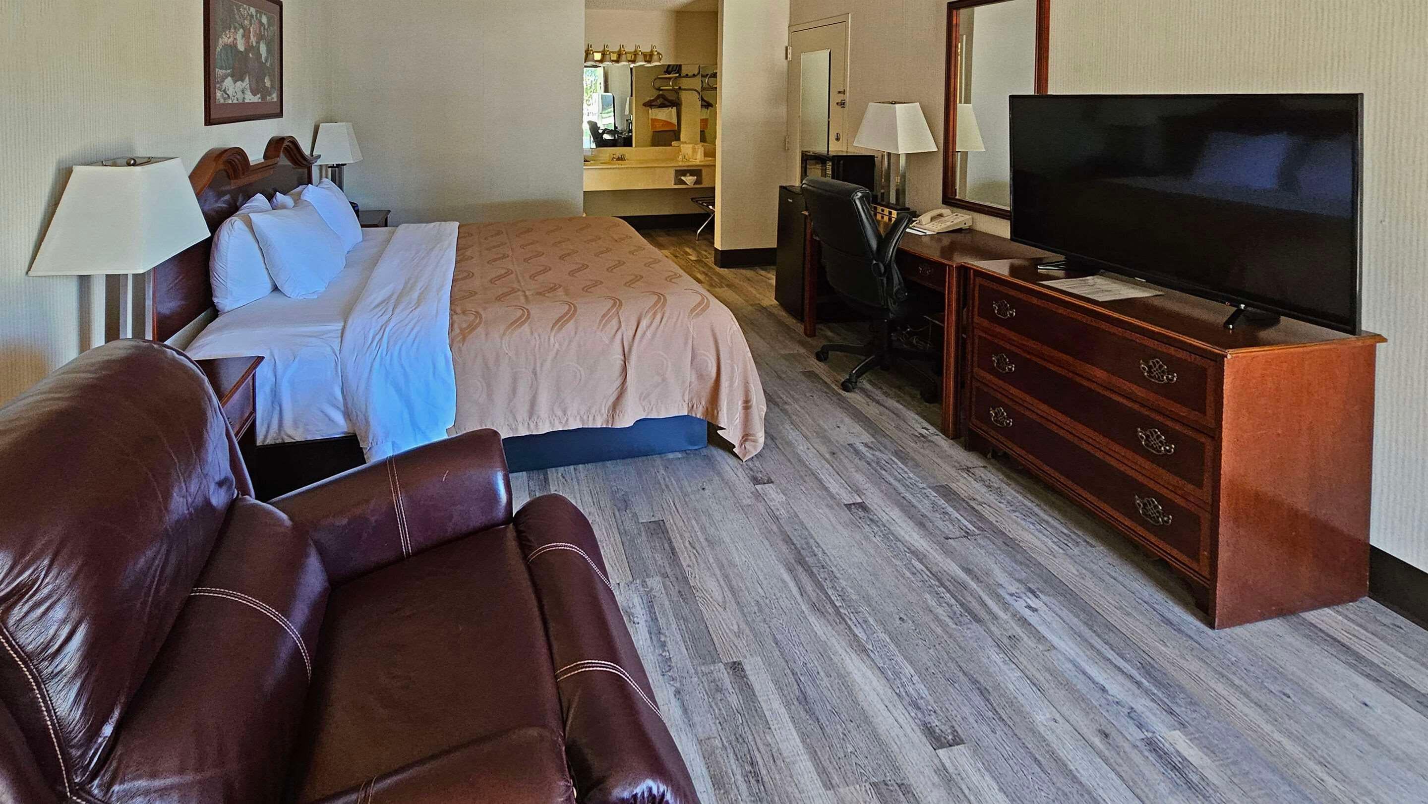 Double King Bed Non Smoking