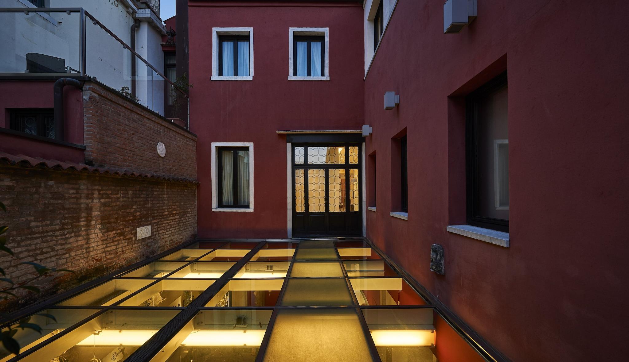 Junior Suite Canal View