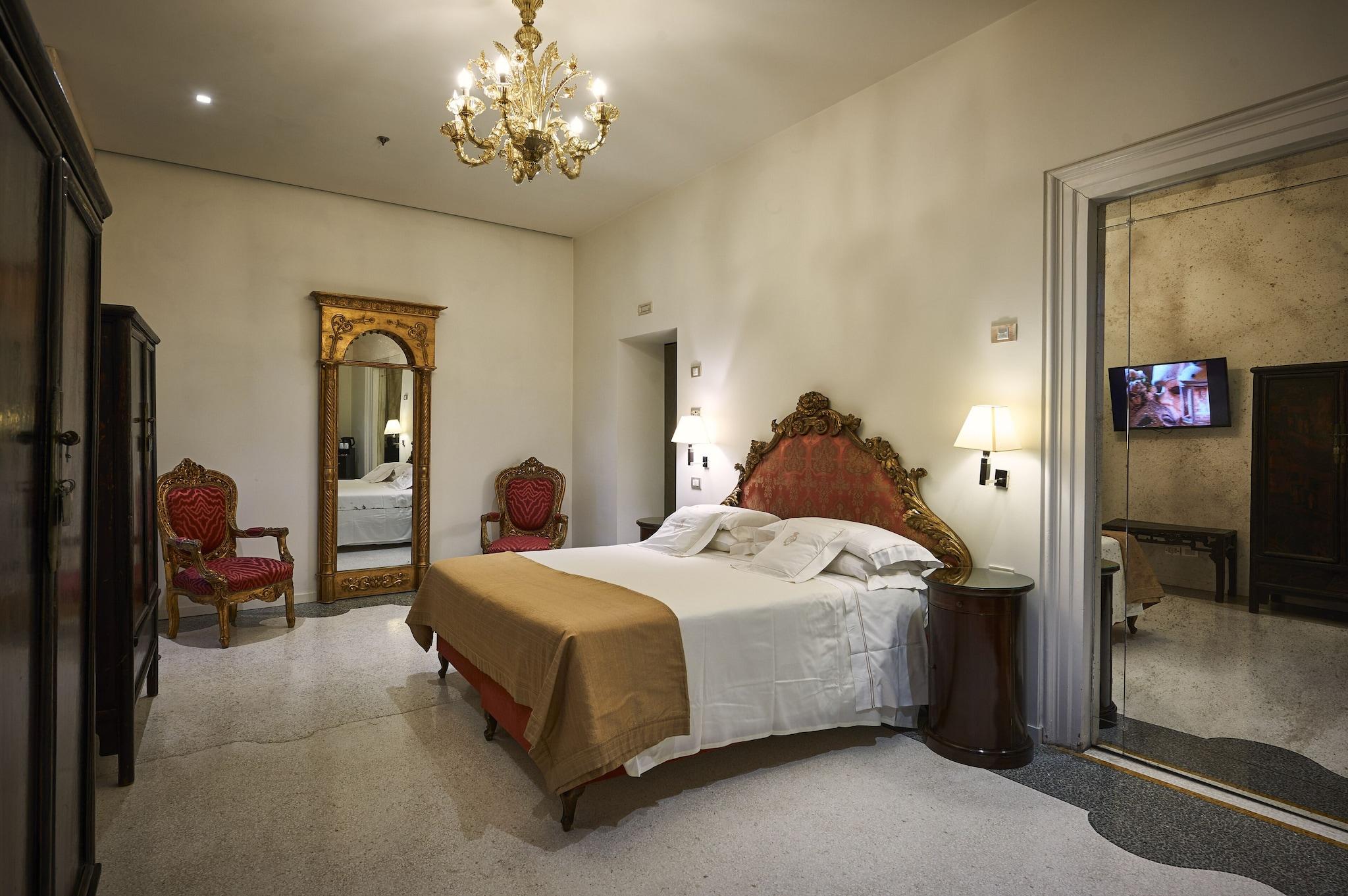 Junior Suite Canal View