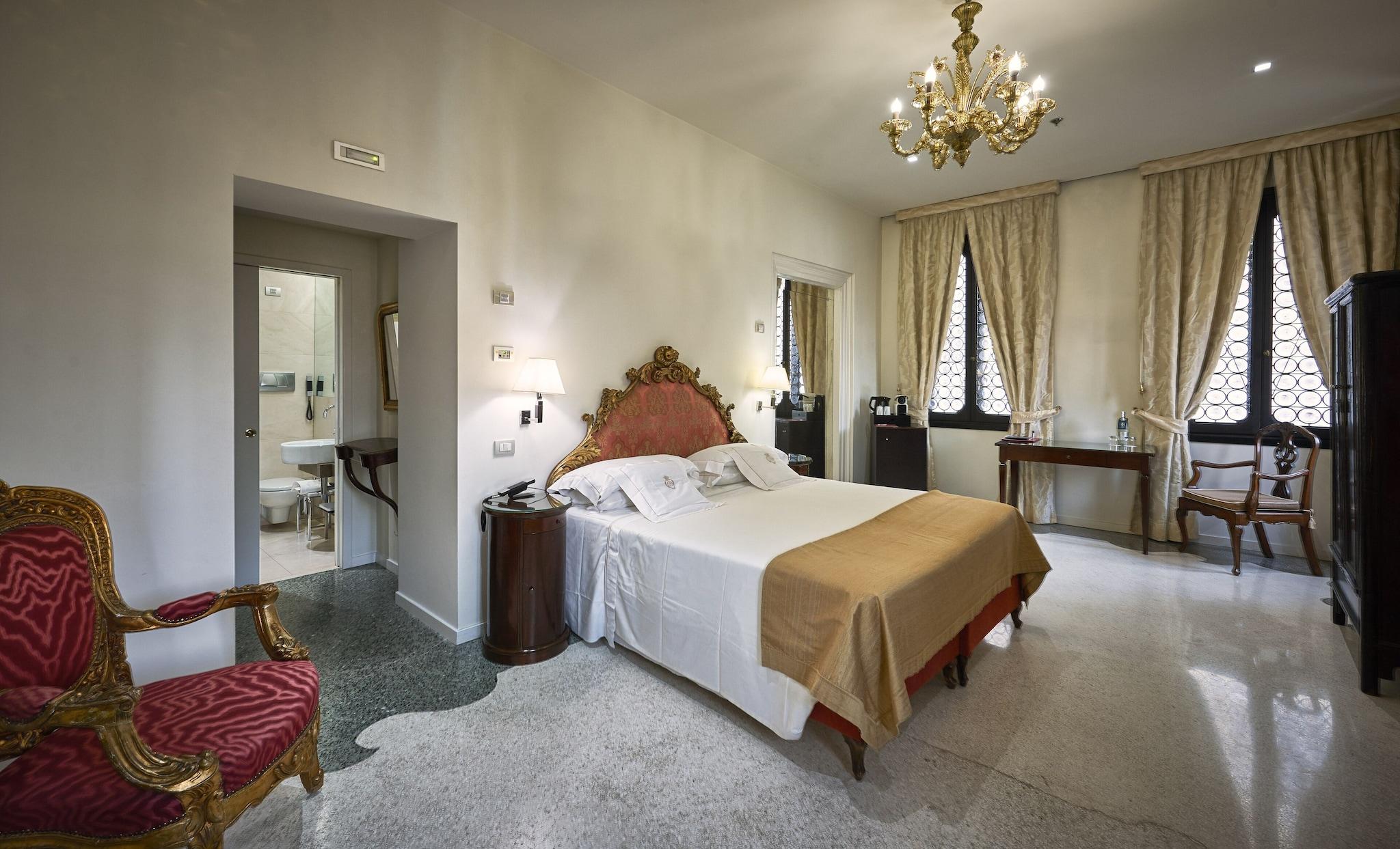 Junior Suite Canal View