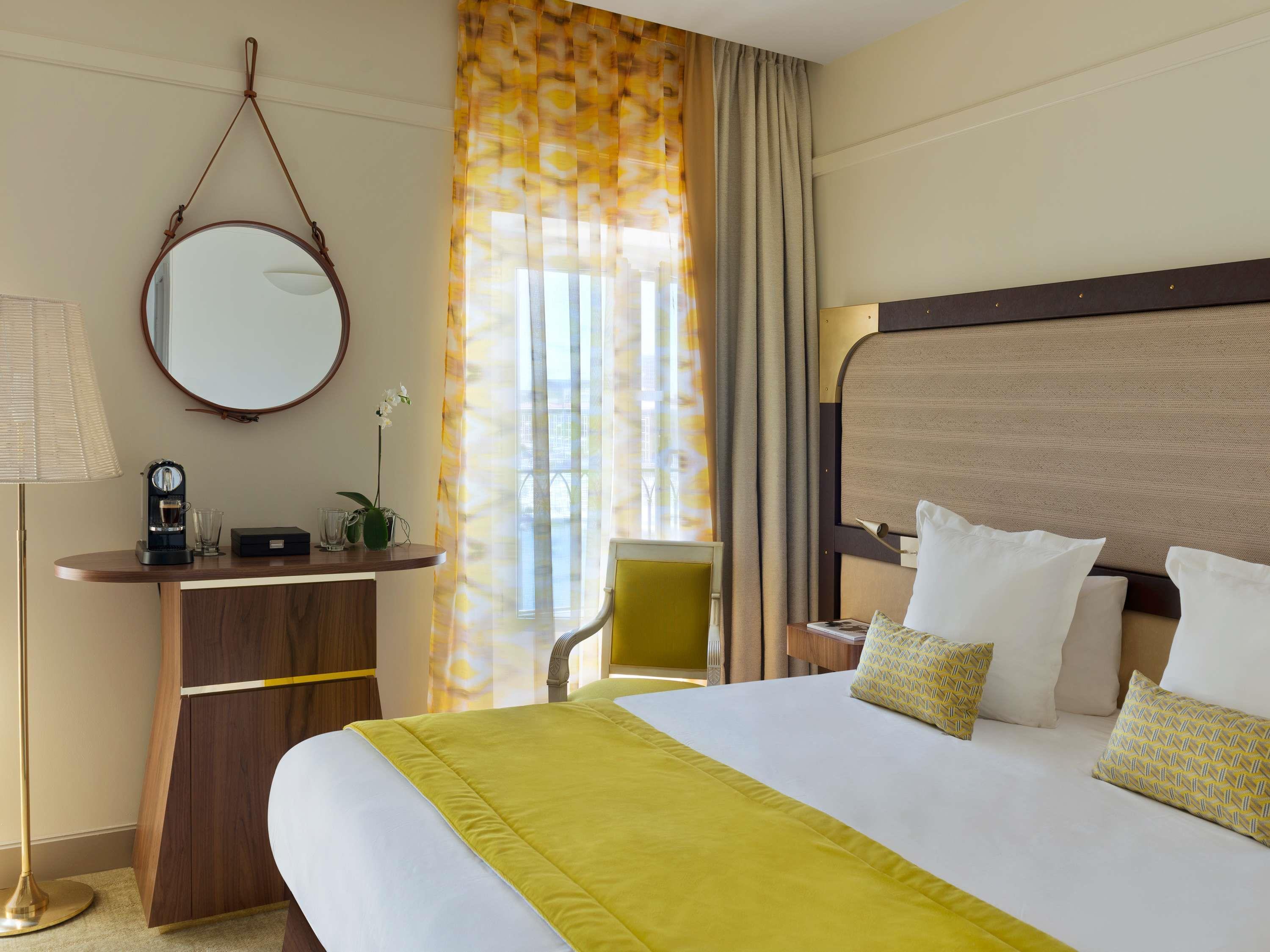 Double Deluxe Queen Bed