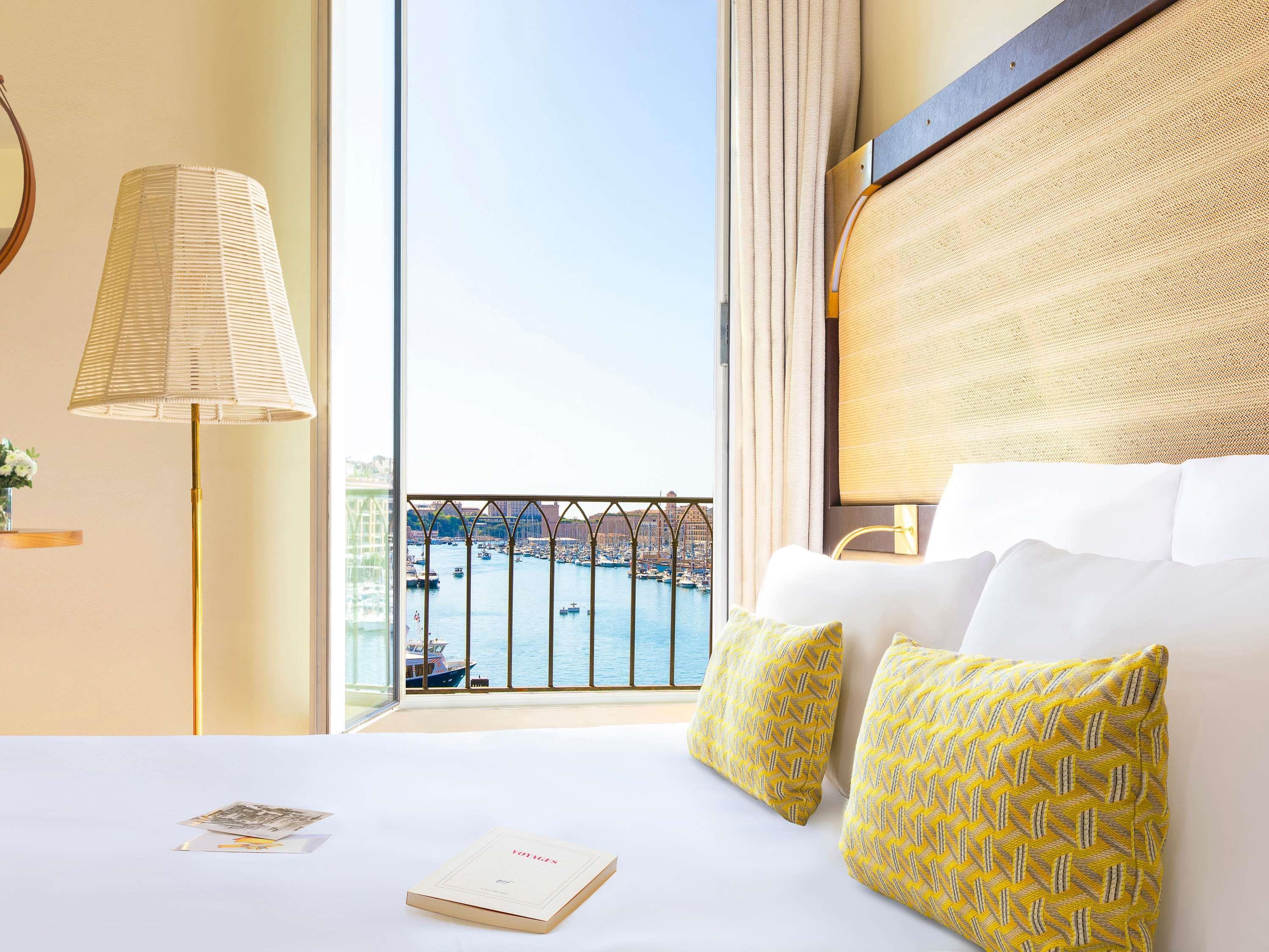 Double Deluxe Queen Bed