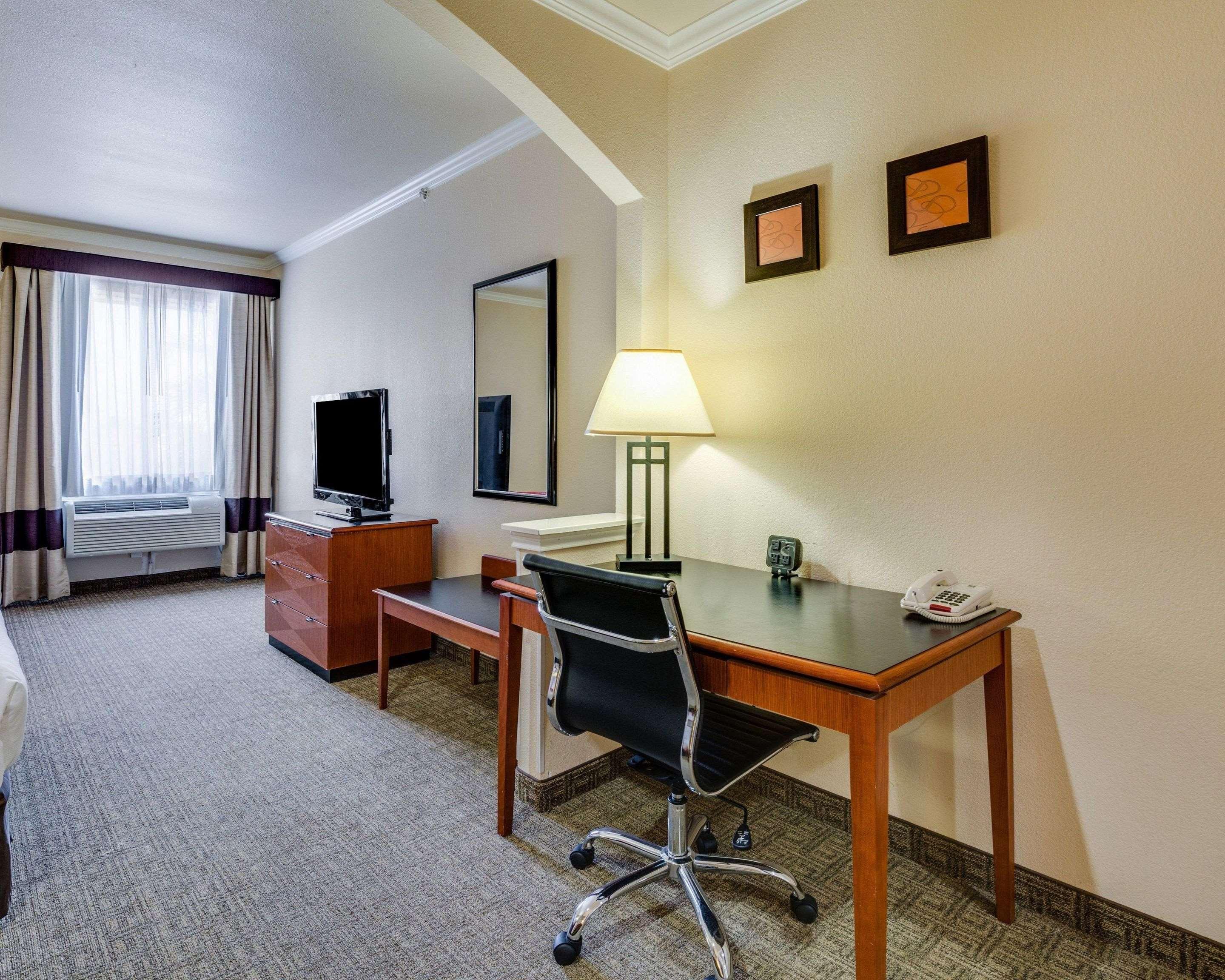 Suite Two Queen Beds Non Smoking