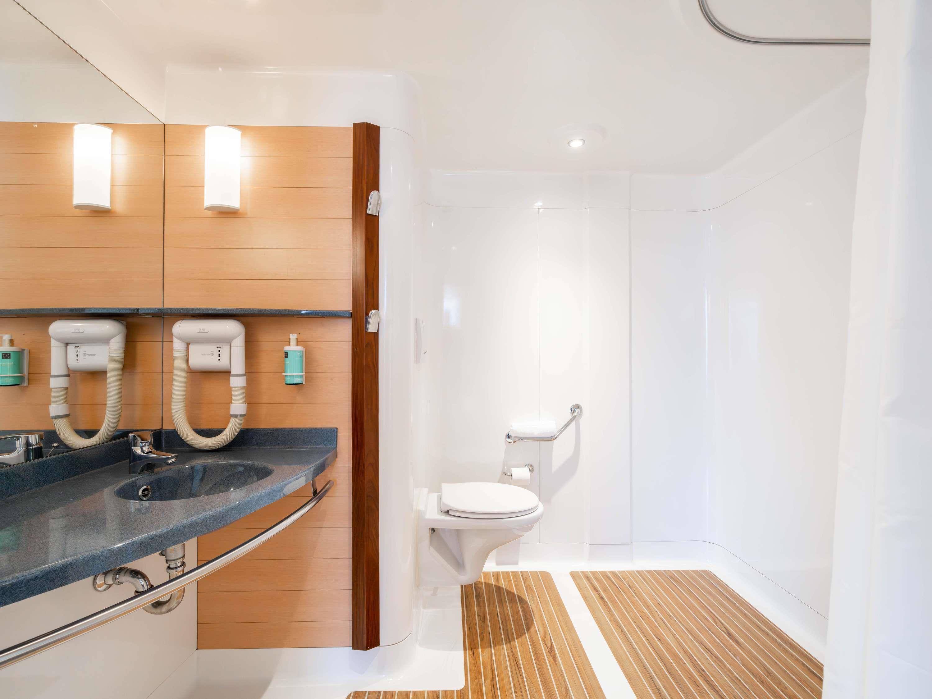 Suite Accessible-queen Size Bed