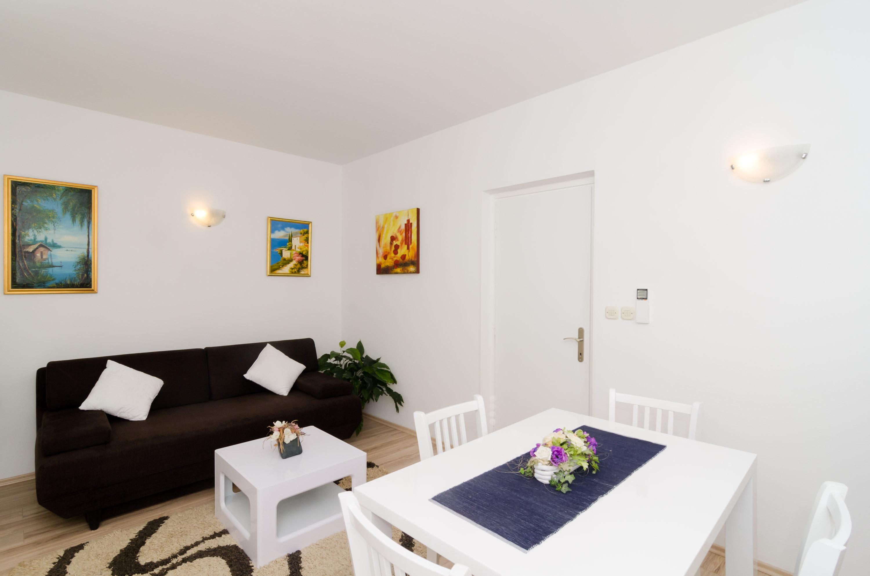 Apartment Capacity 6 Two Bedrooms