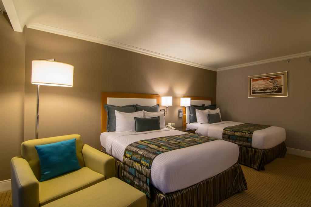 Double Deluxe Two Beds