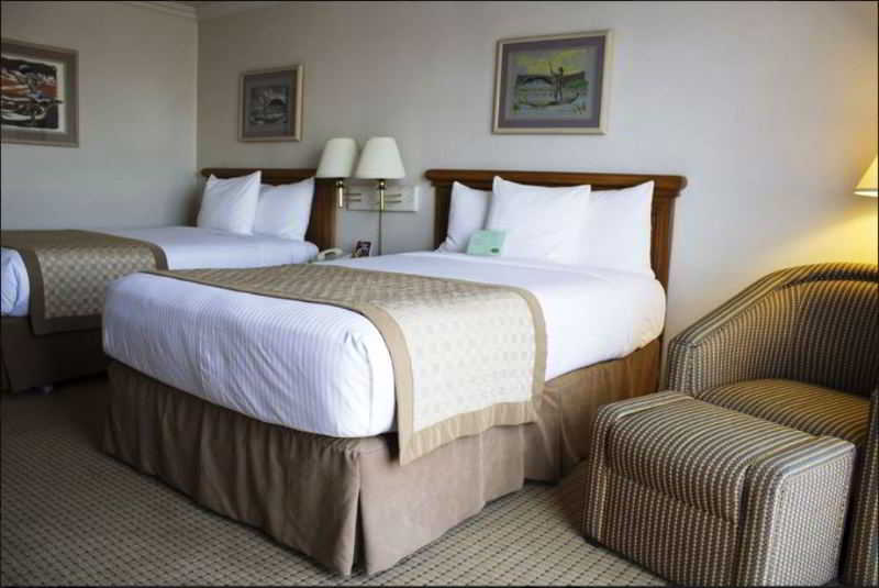 Double Deluxe Two Beds