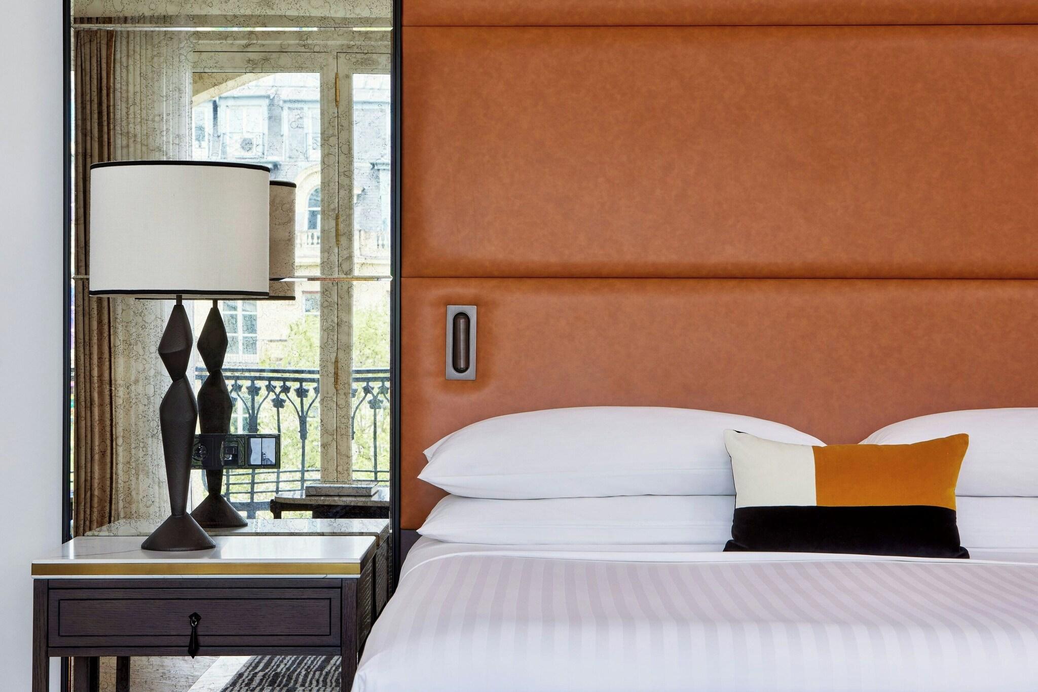 Suite King Size Bed