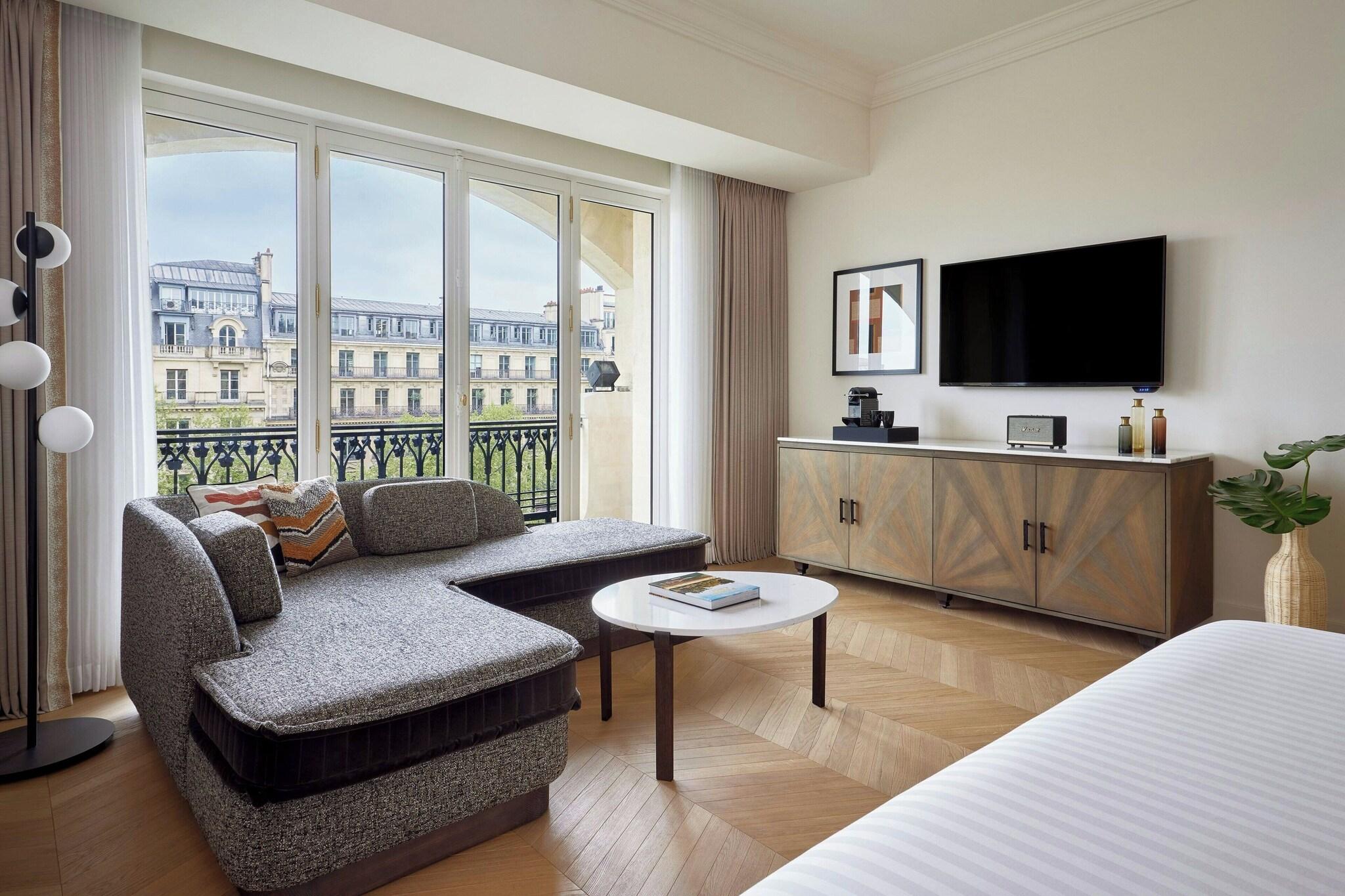 Suite King Size Bed
