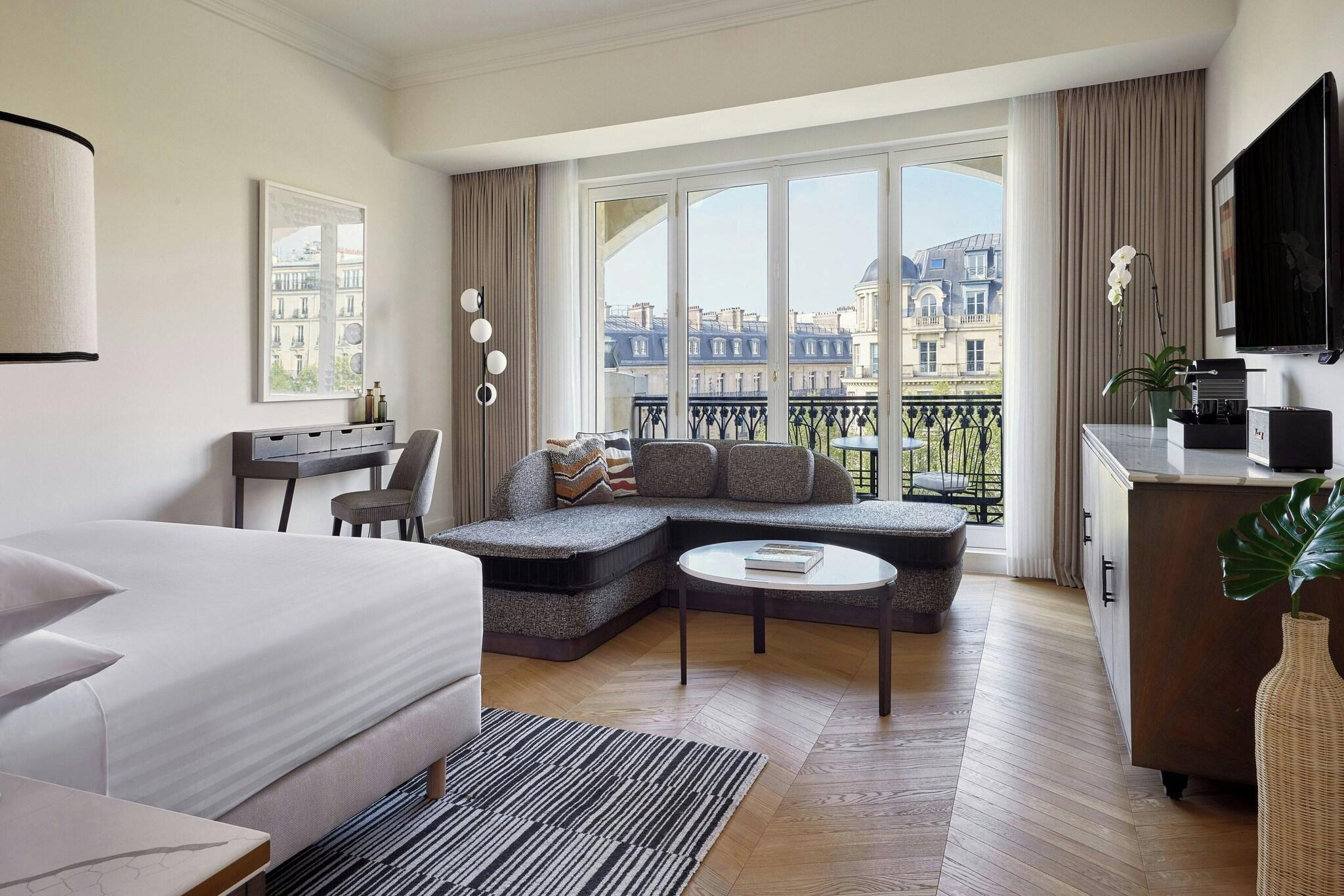 Suite King Size Bed