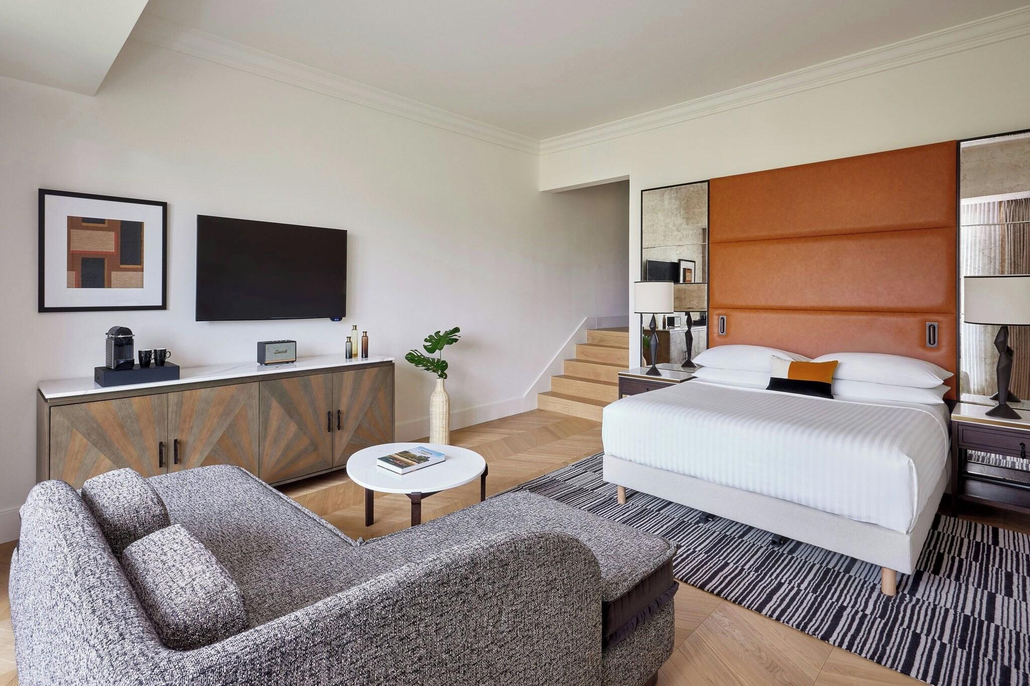 Suite King Size Bed