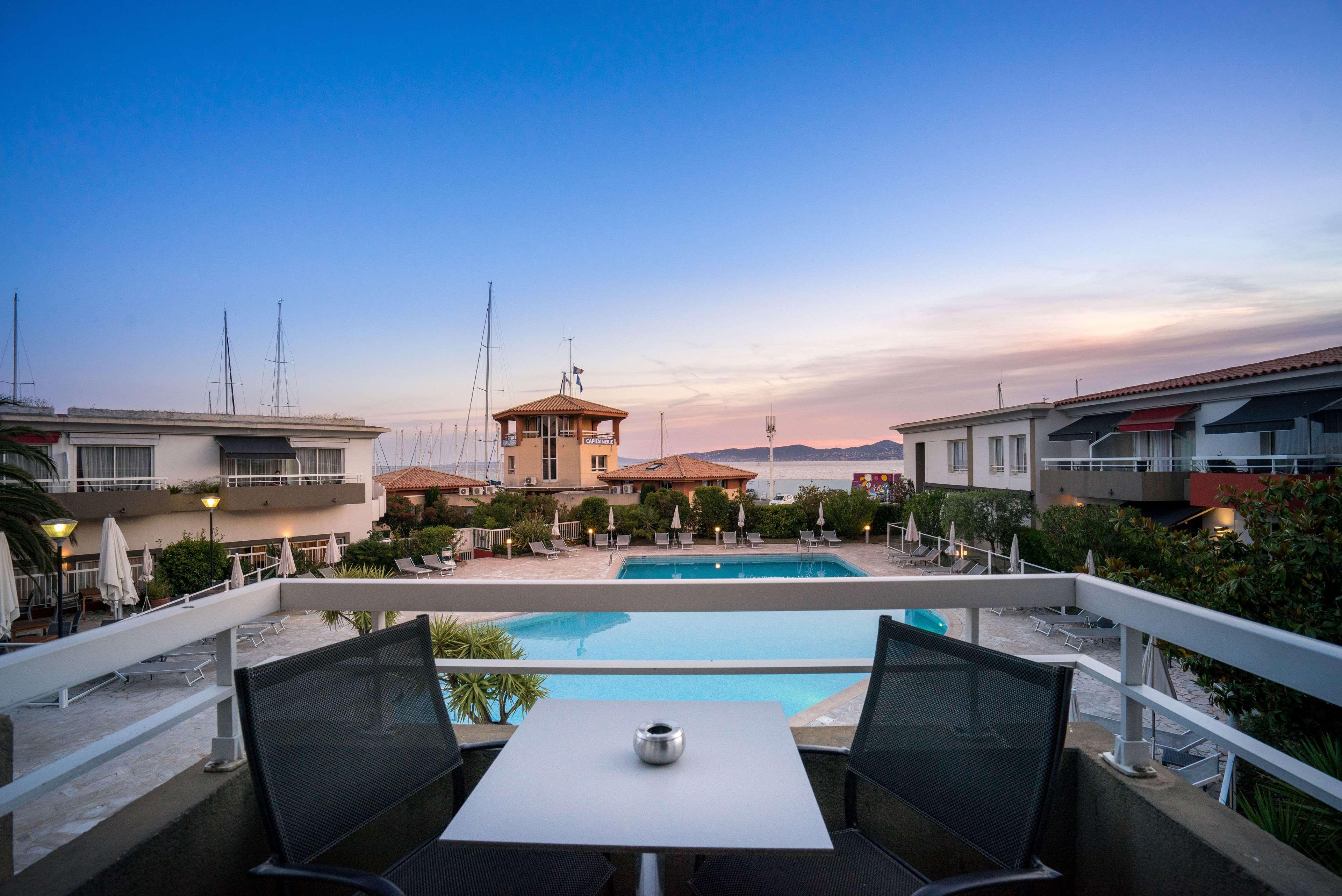 Double Pool View