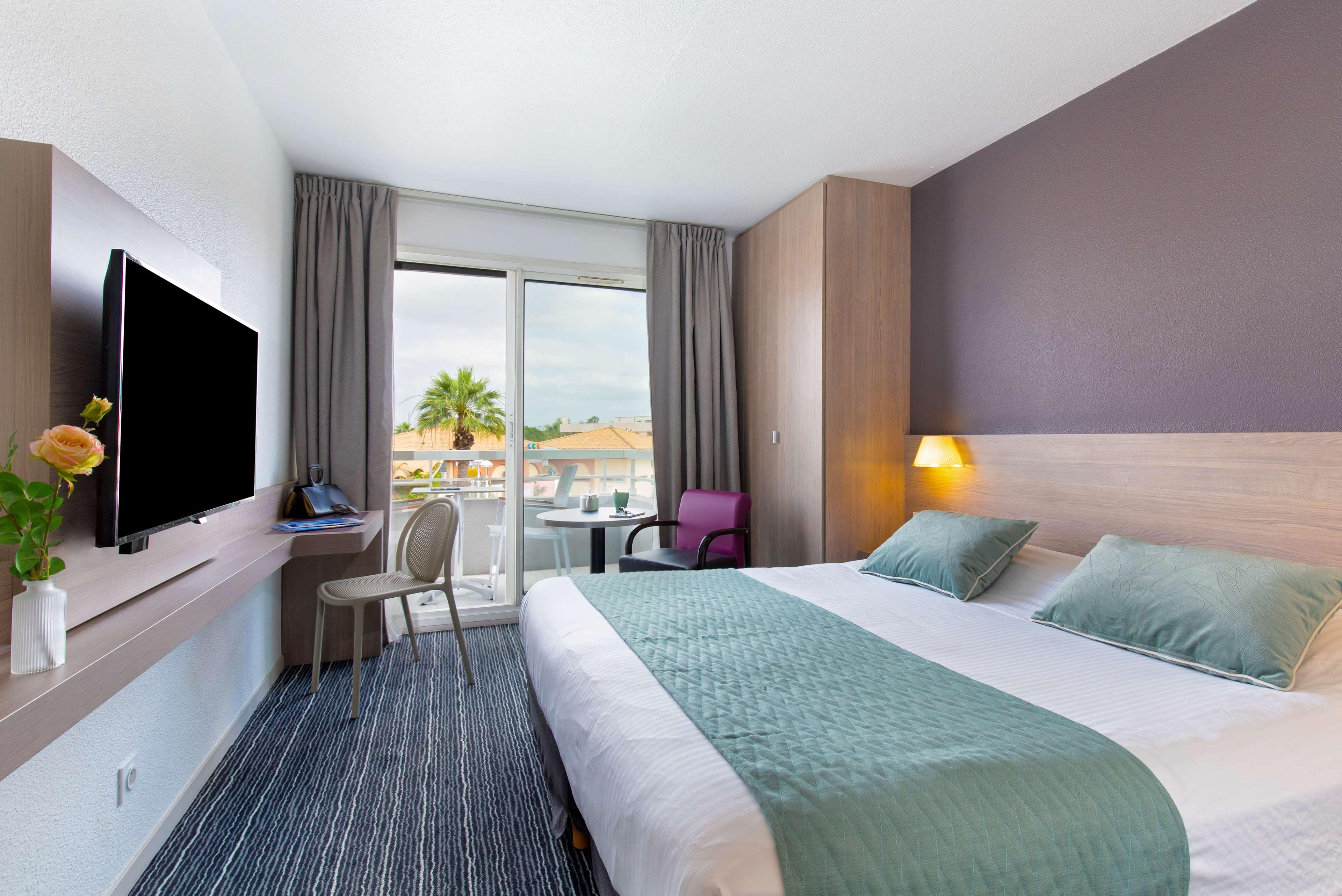 Double Queen Size Bed