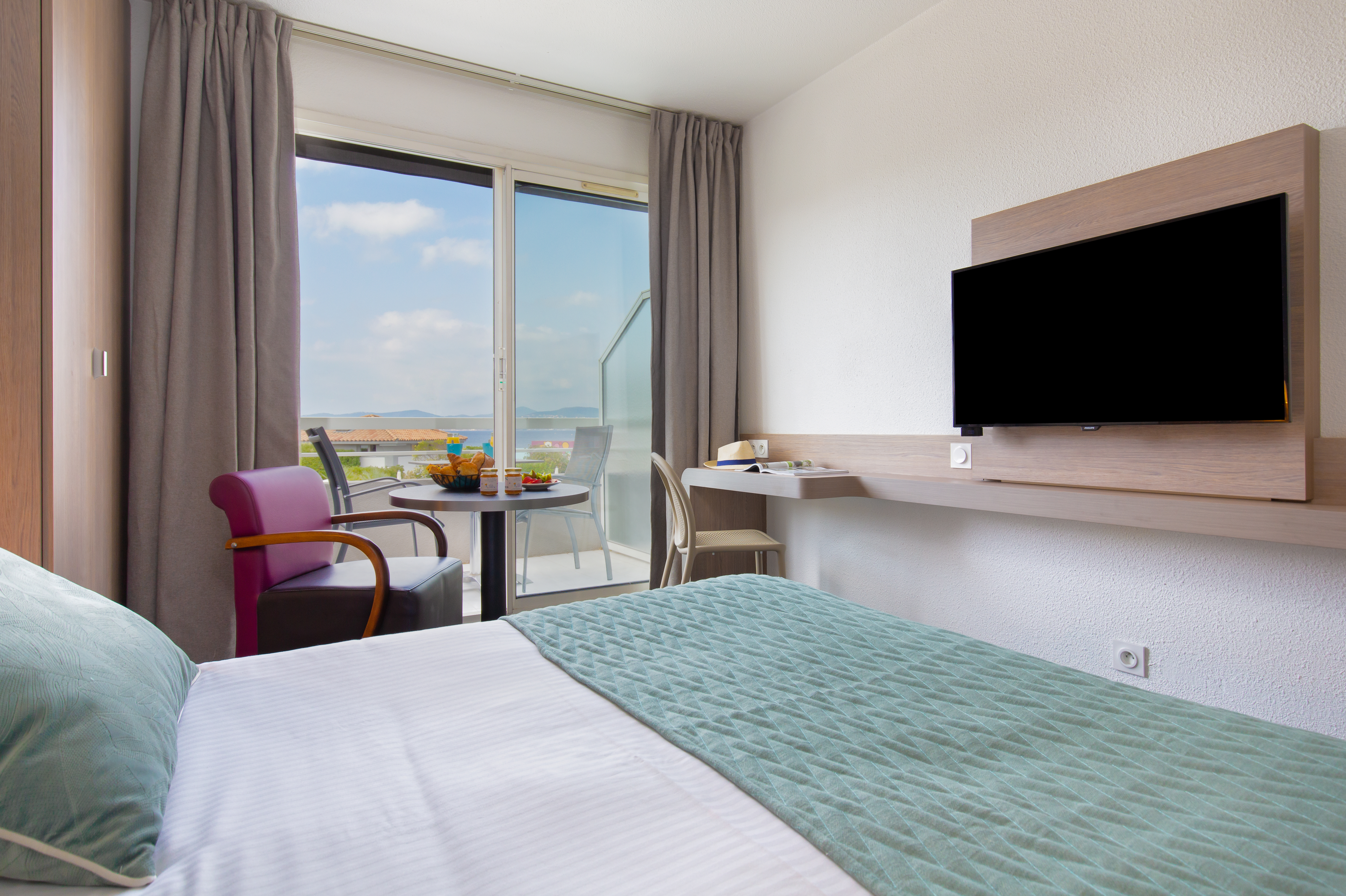 Double Superior Queen Bed