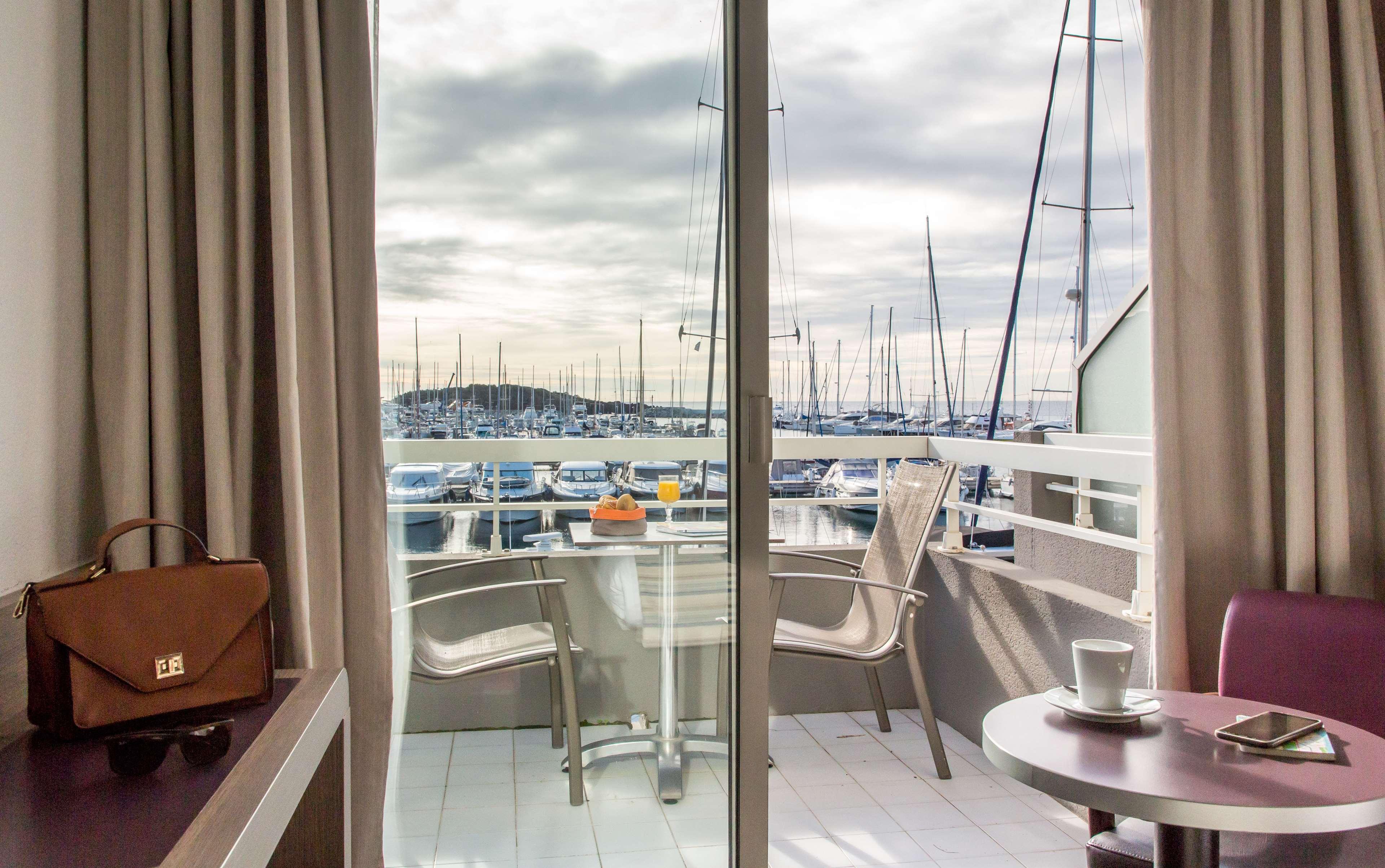 Suite Queen Bed Non Smoking