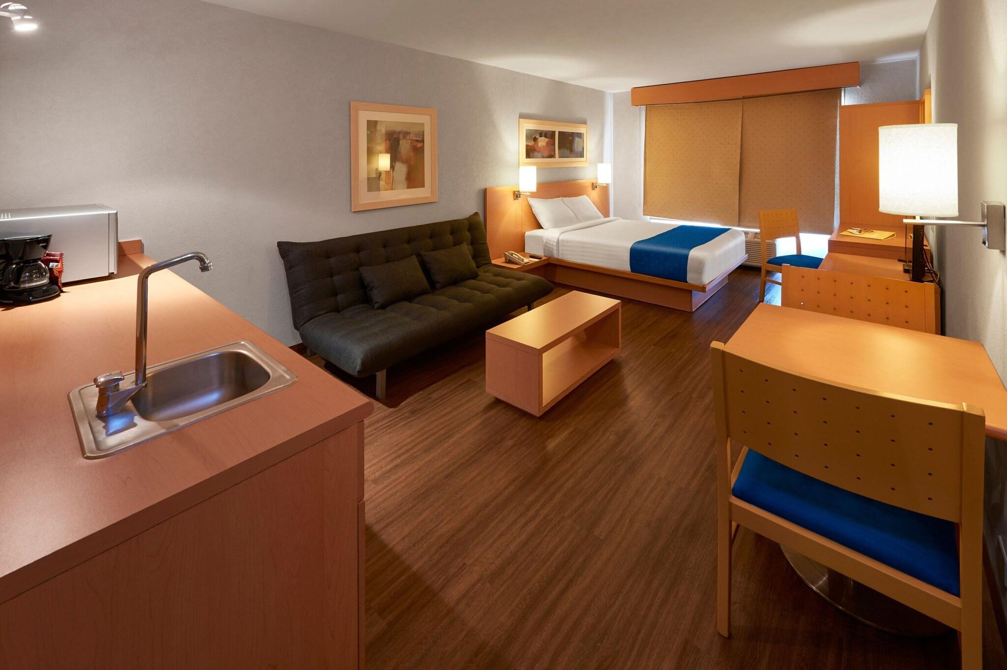 Suite Queen Size Bed