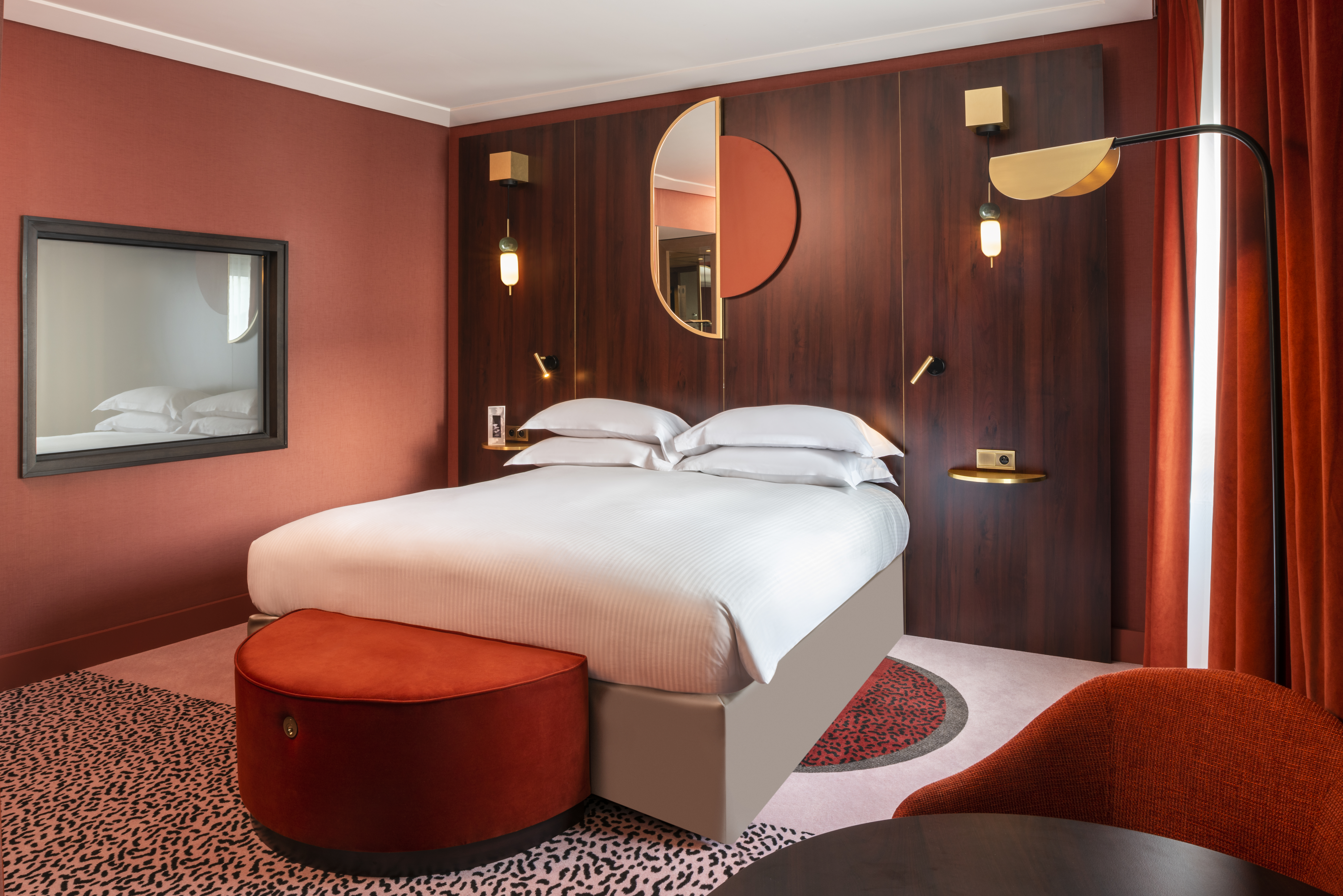 Single Deluxe King Bed