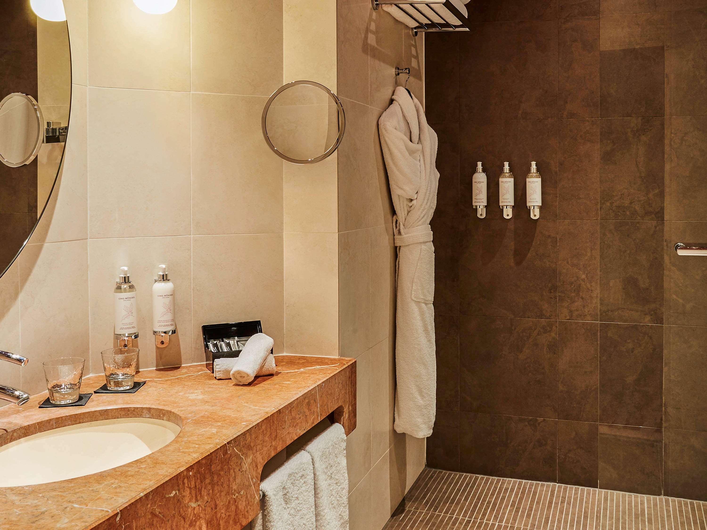 Double Deluxe King Bed