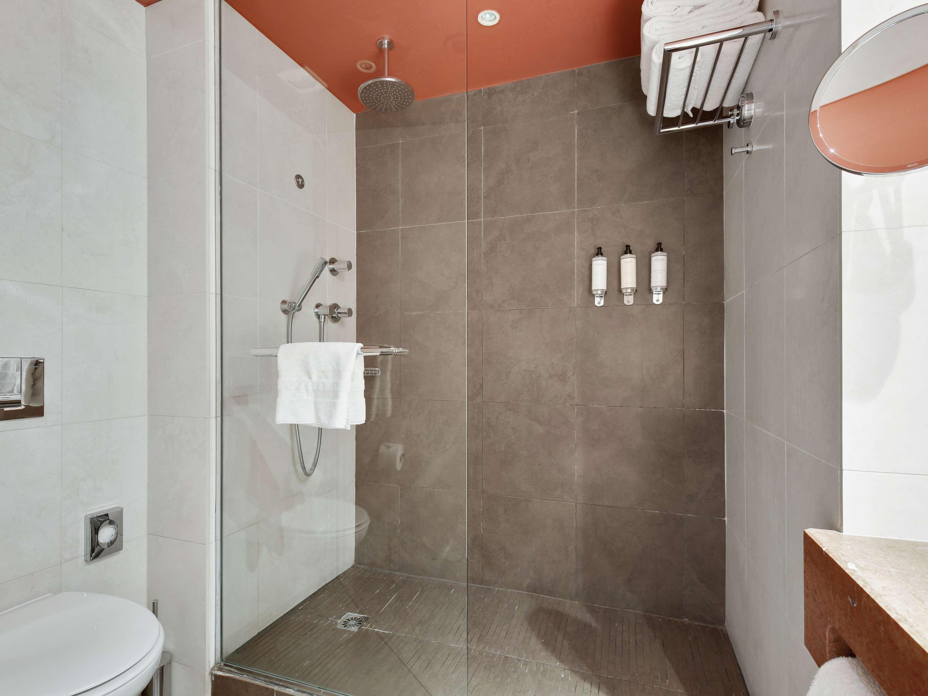 Double Deluxe King Bed