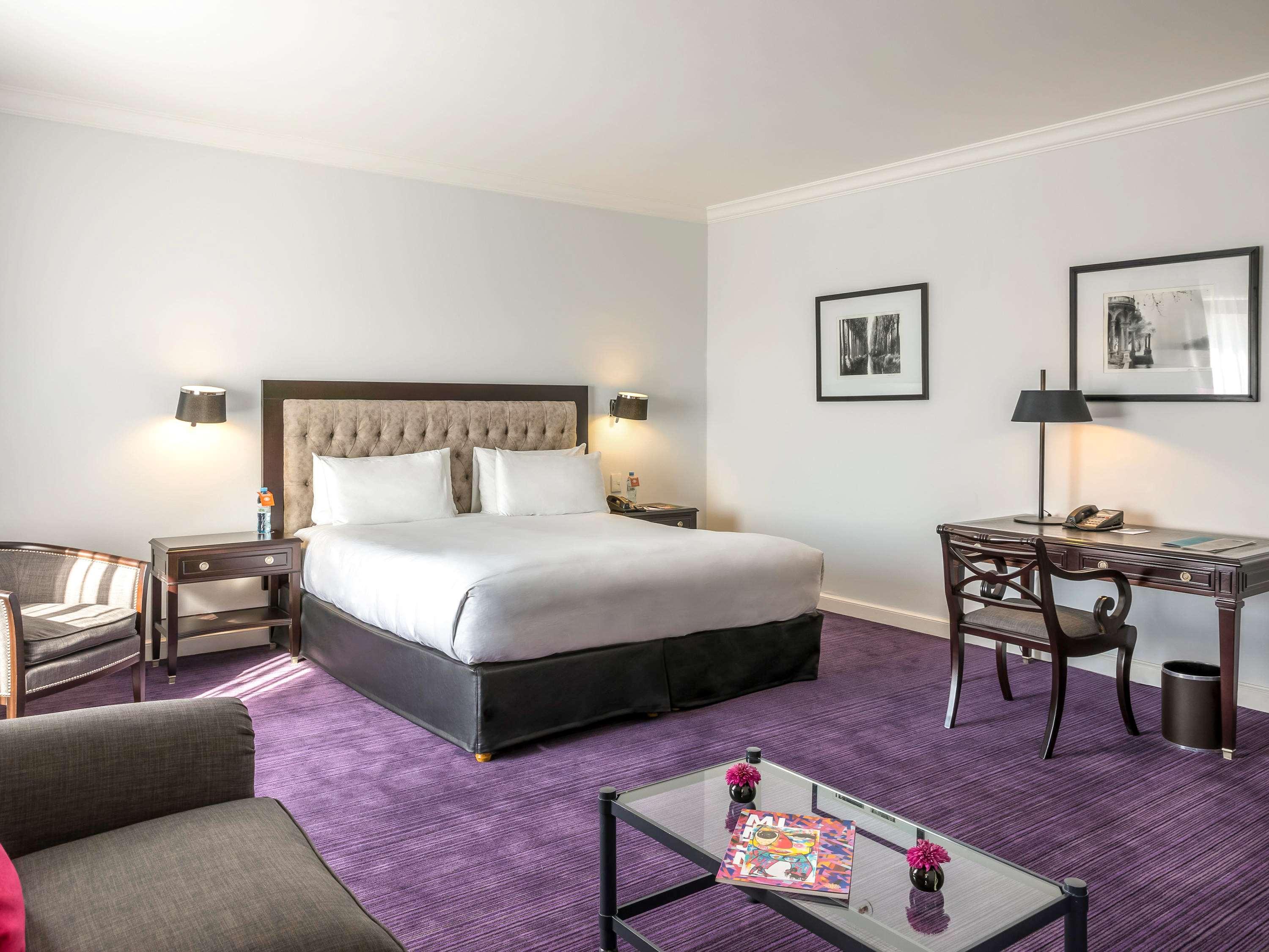 Junior Suite City View Queen Bed