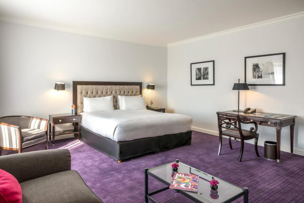 Double Deluxe Queen Bed