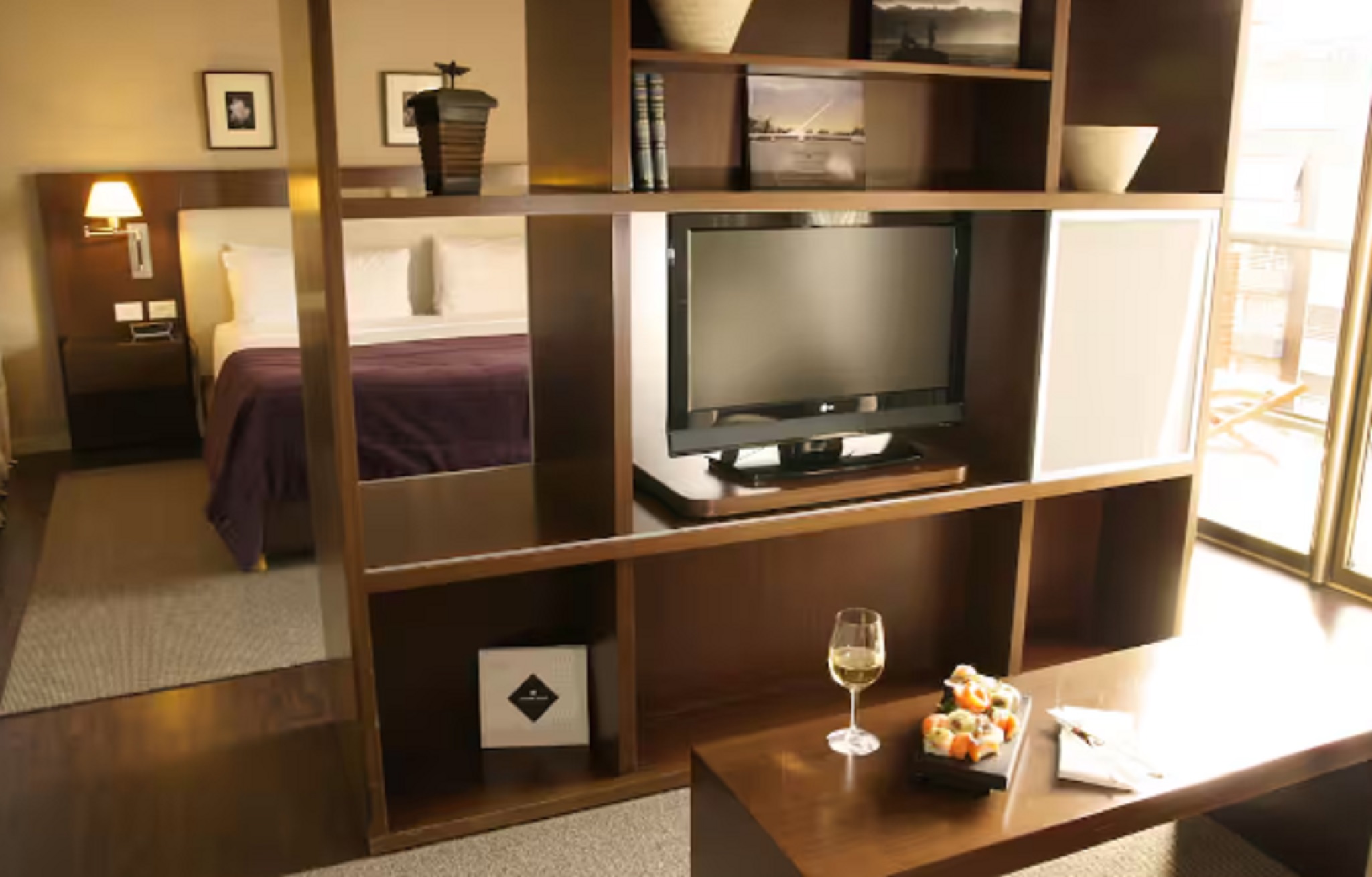 Junior Suite Queen Size Bed