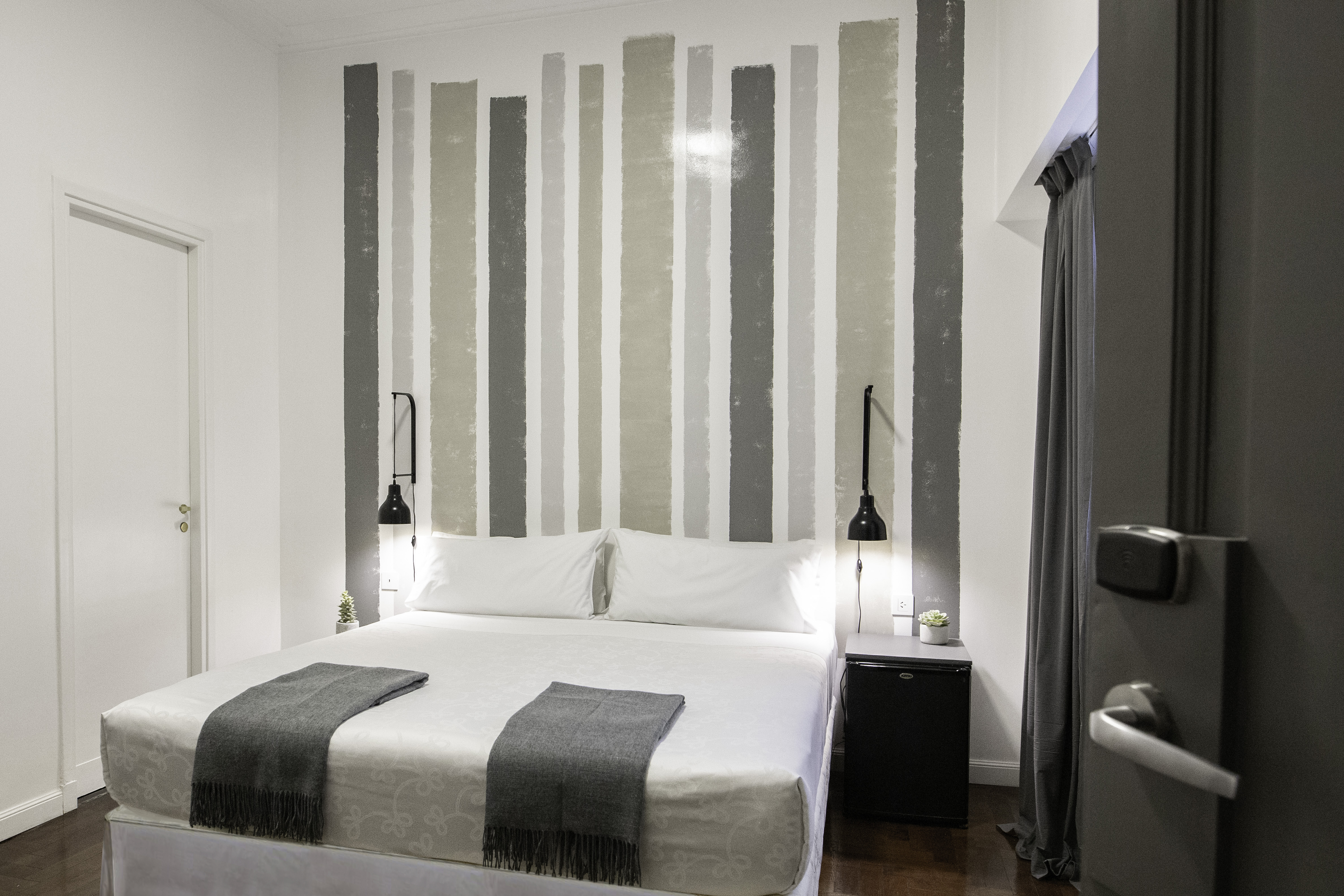 Studio Queen Size Bed