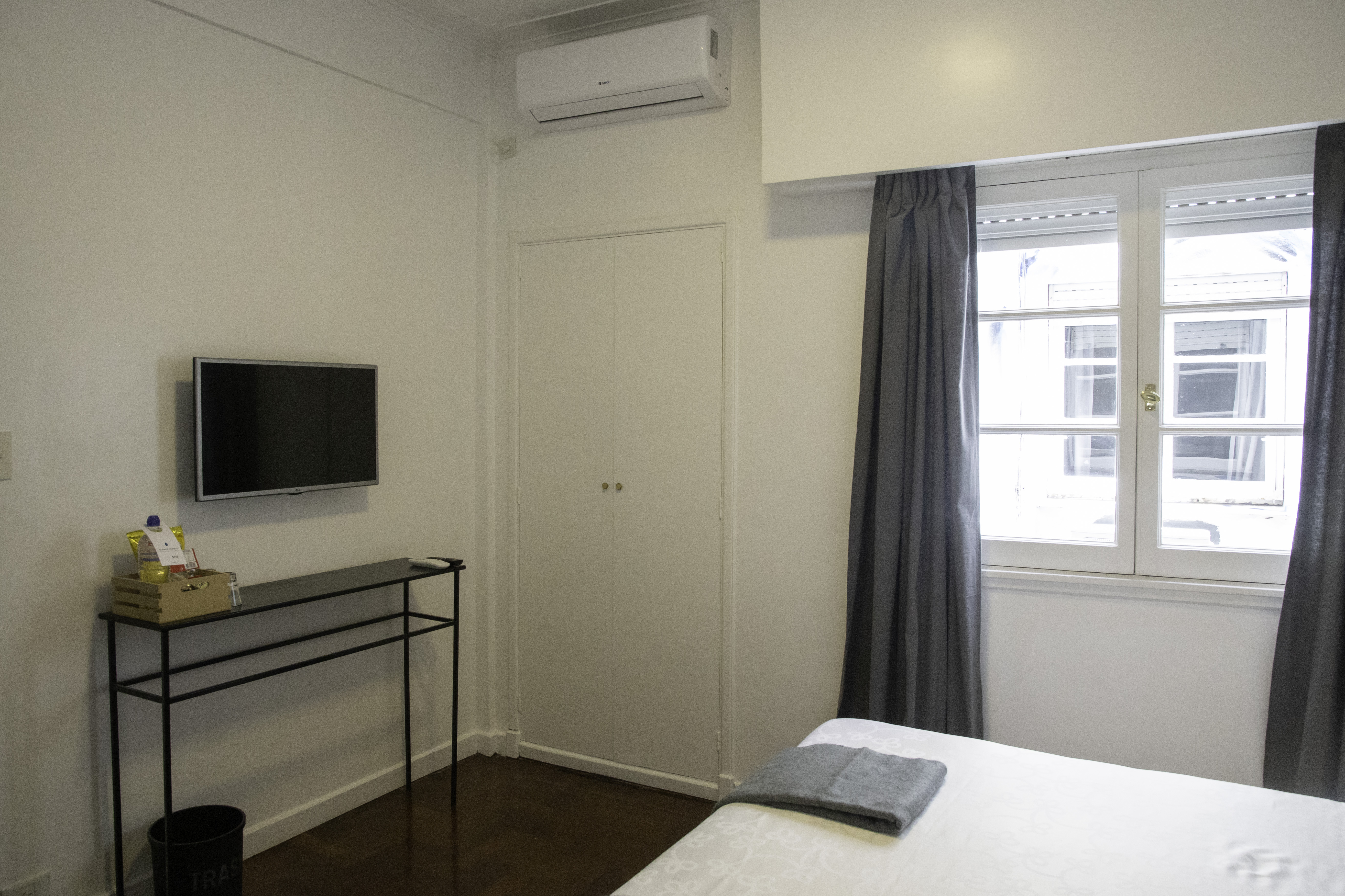 Studio Queen Size Bed