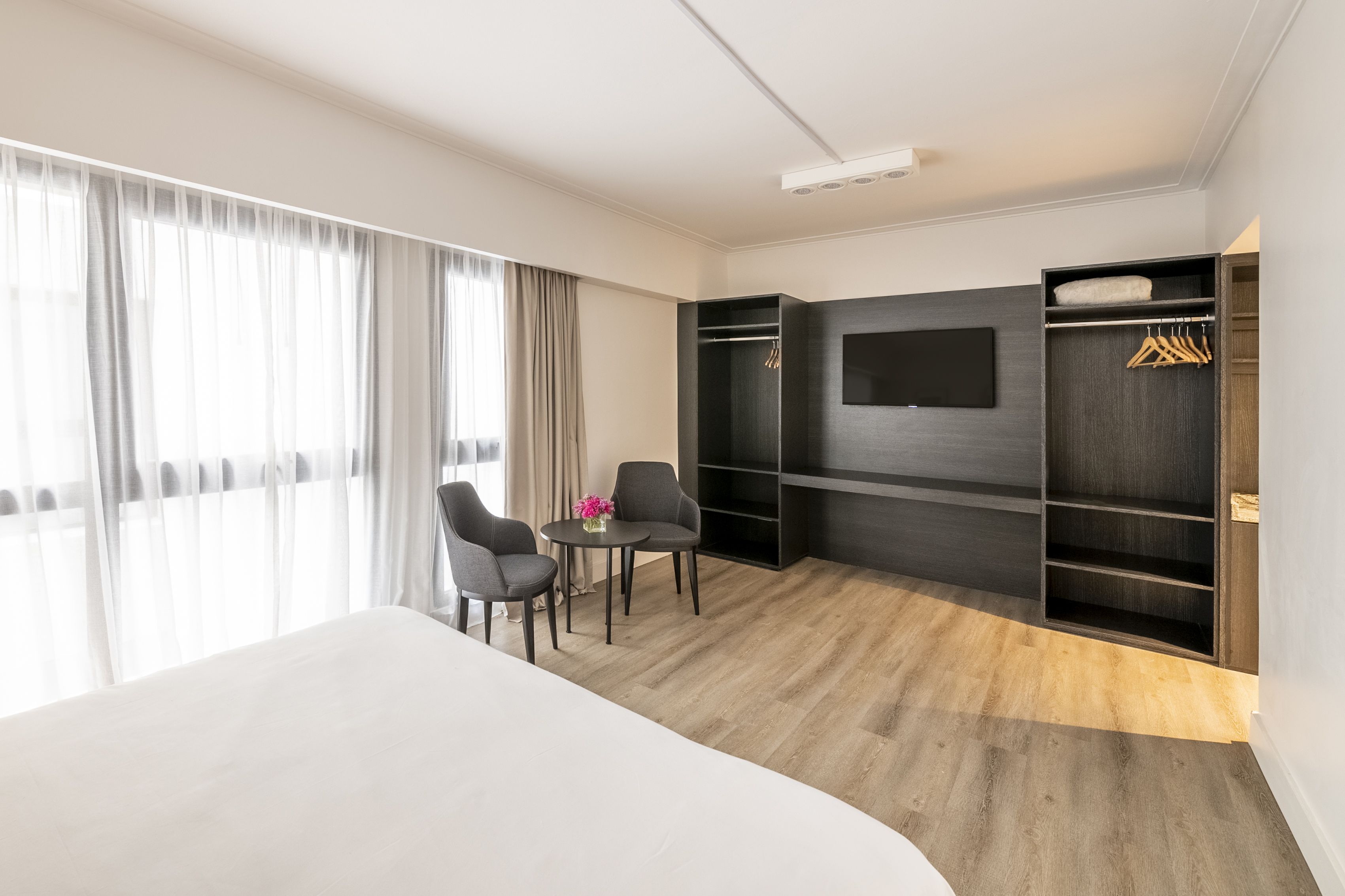 Studio Superior Capacity 3