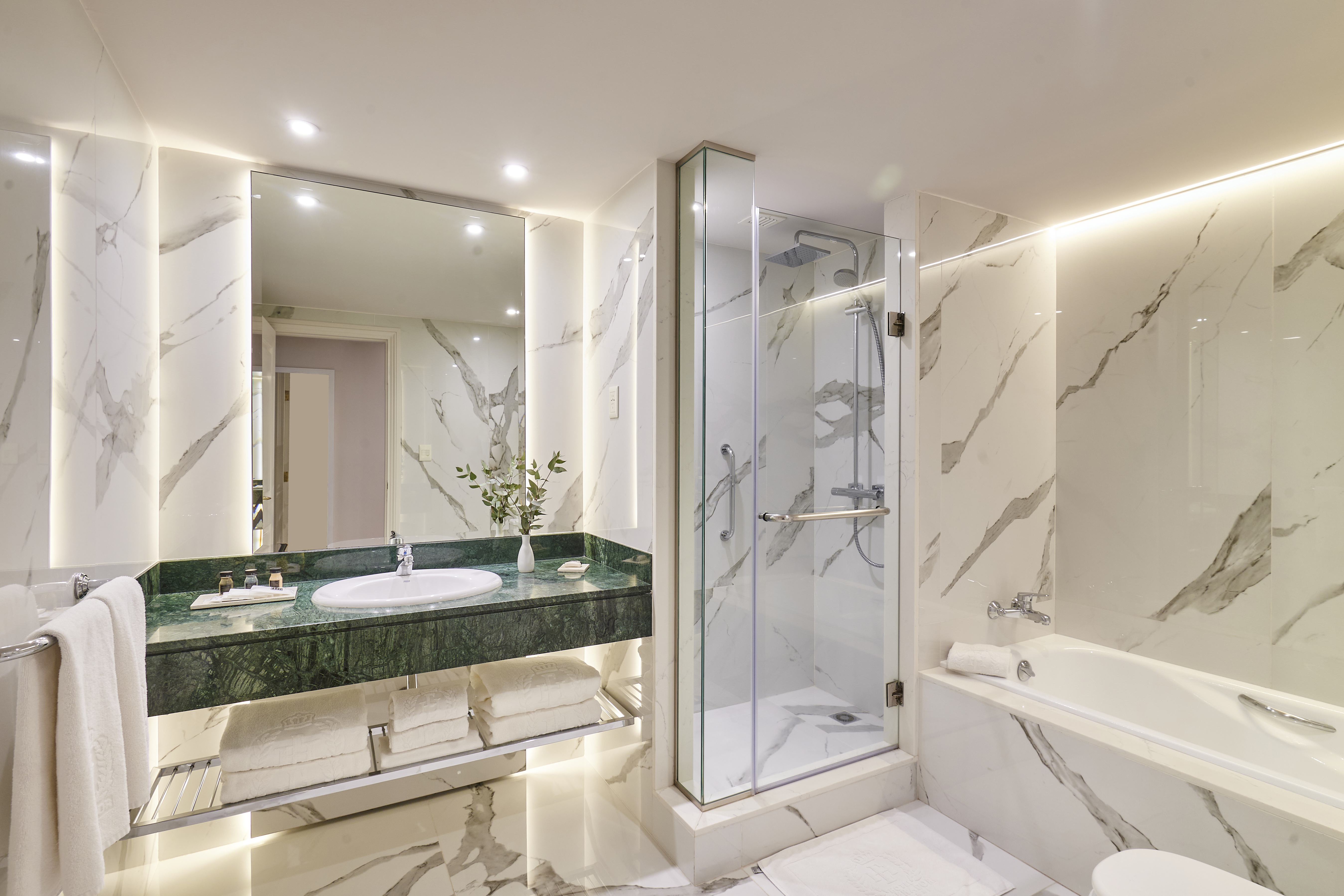 Twin Deluxe Two Beds