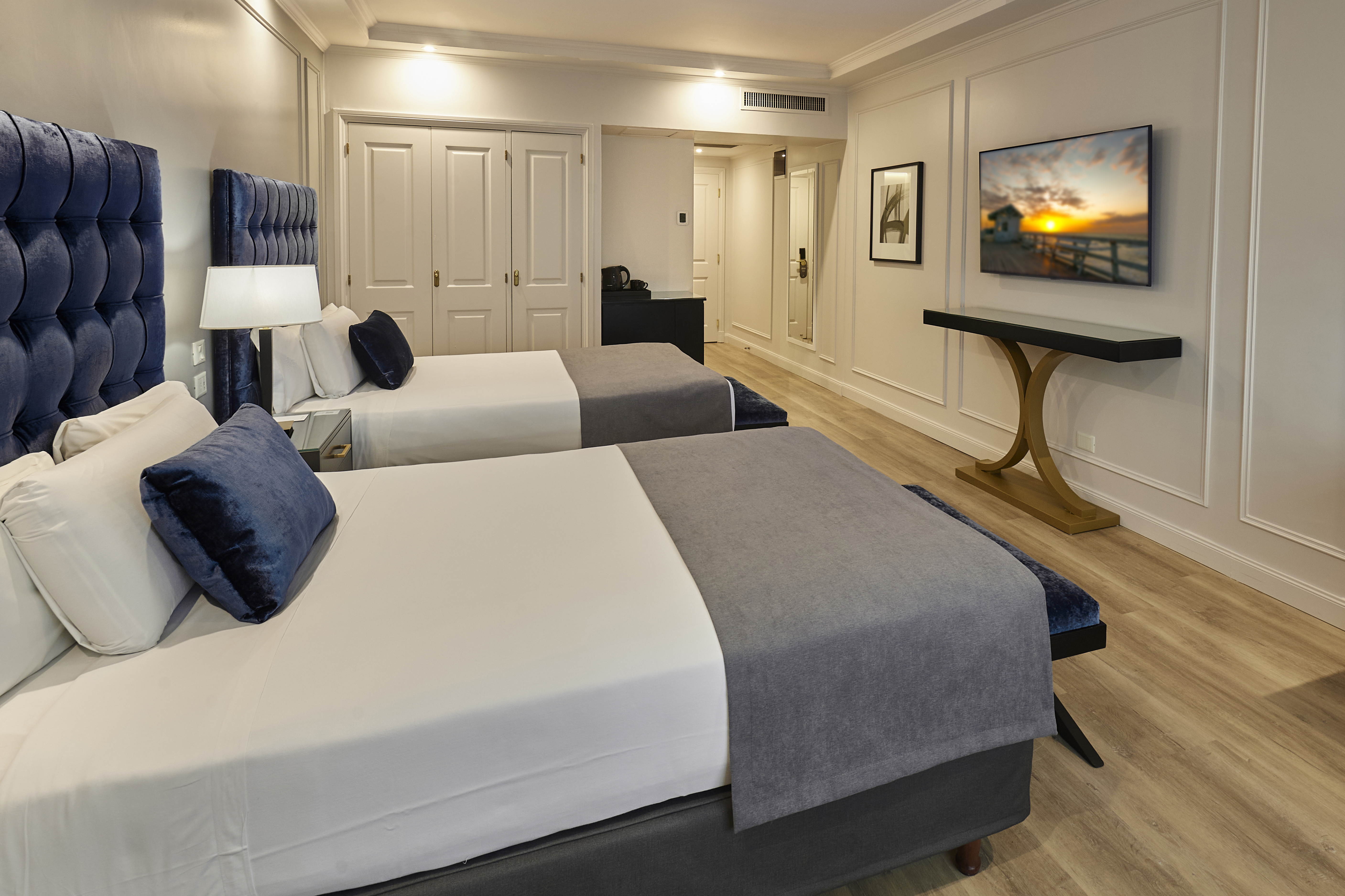 Twin Deluxe Two Beds