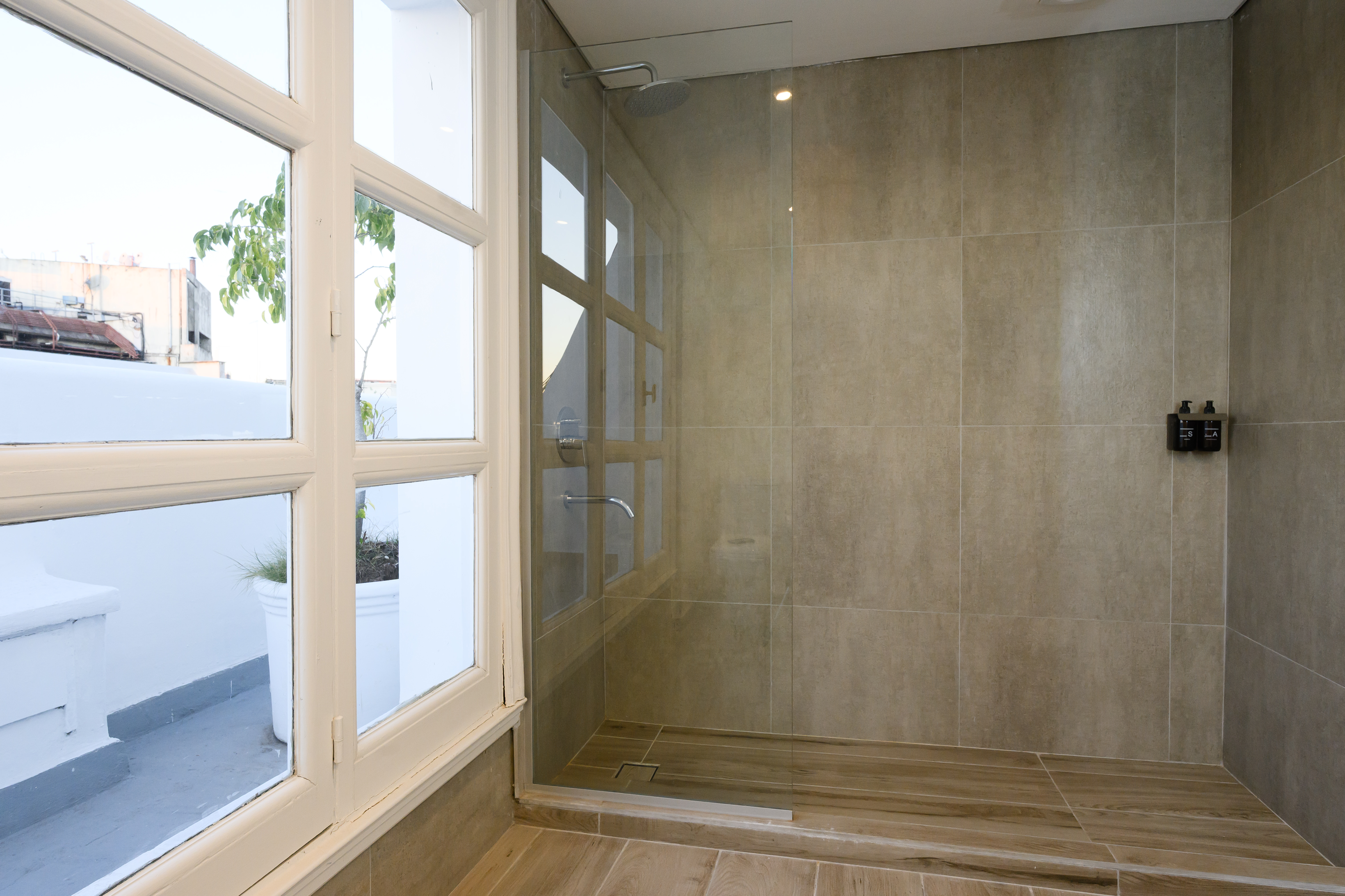 Double Deluxe One Bed