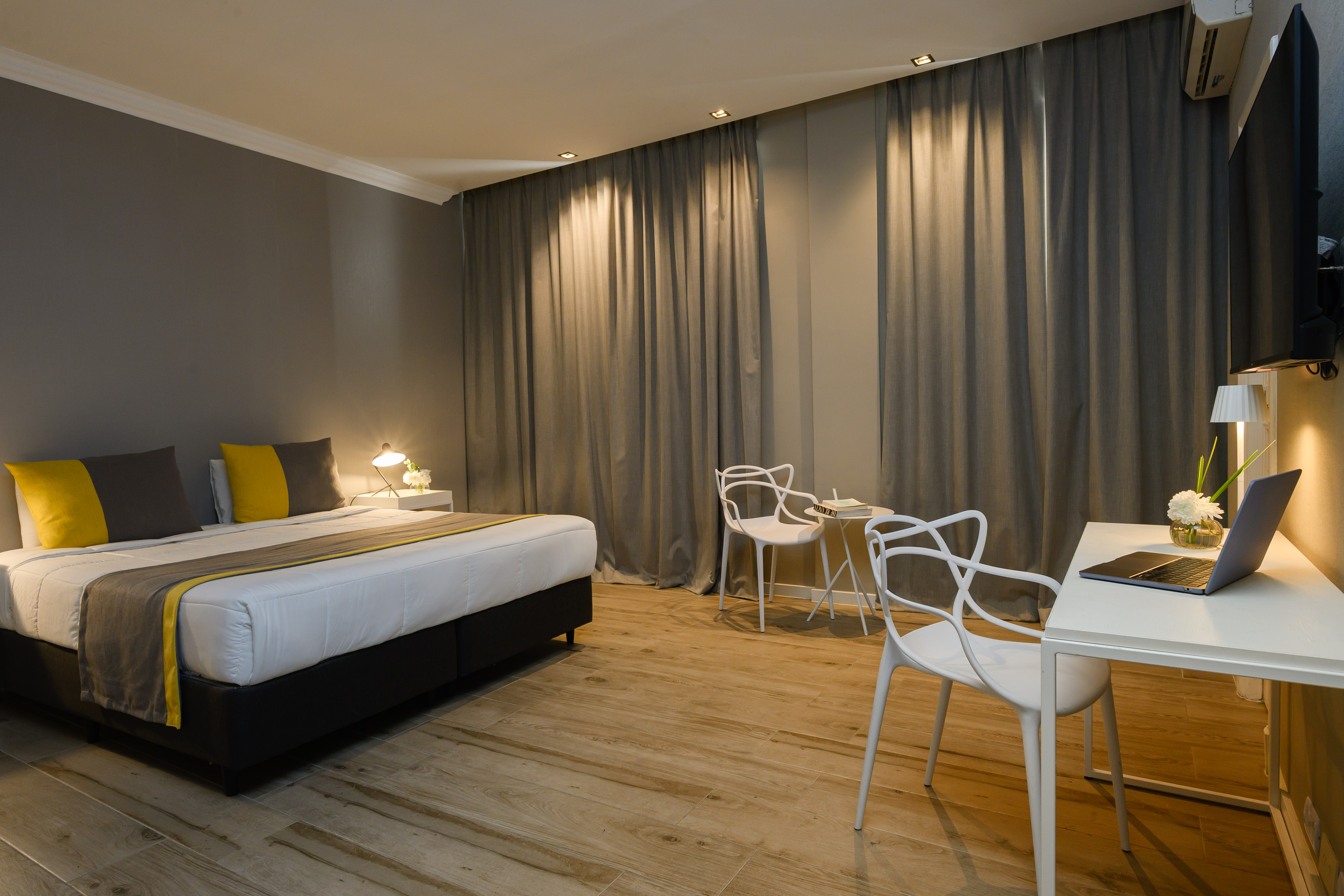 Double Deluxe One Bed