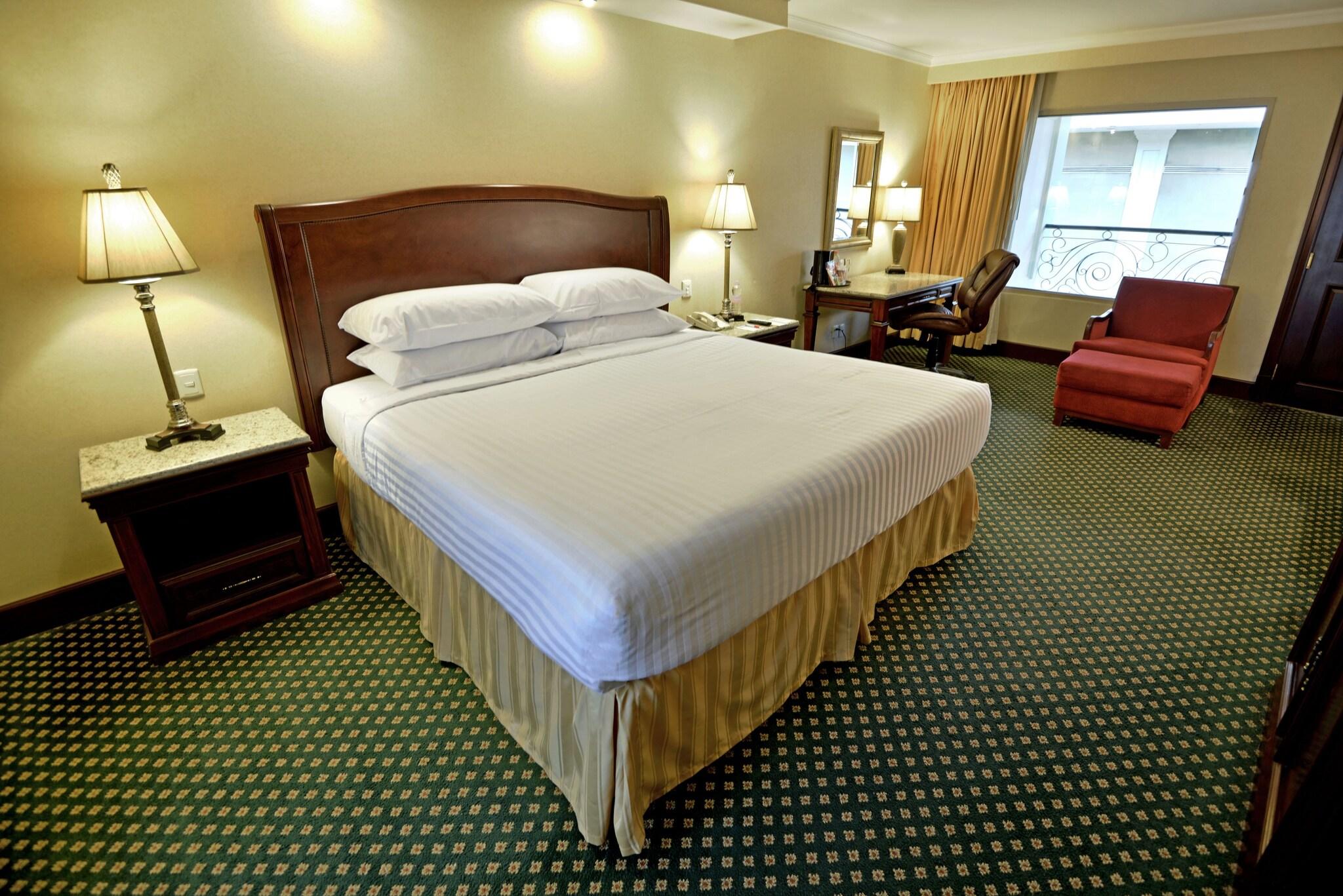 Double Deluxe King Bed