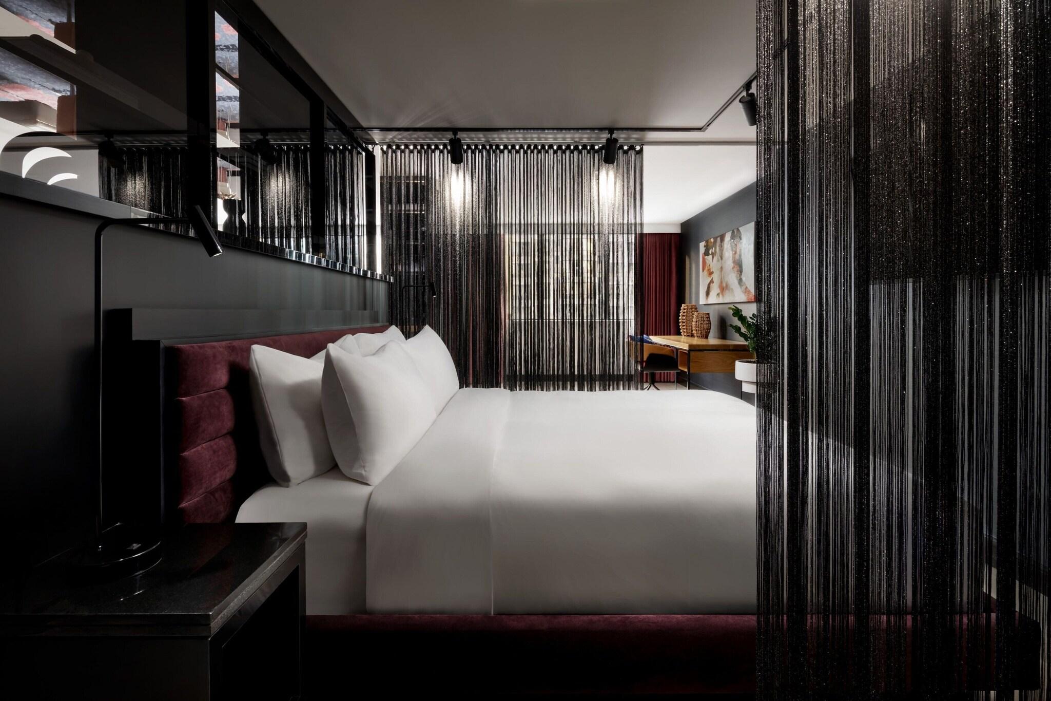 Suite King Size Bed