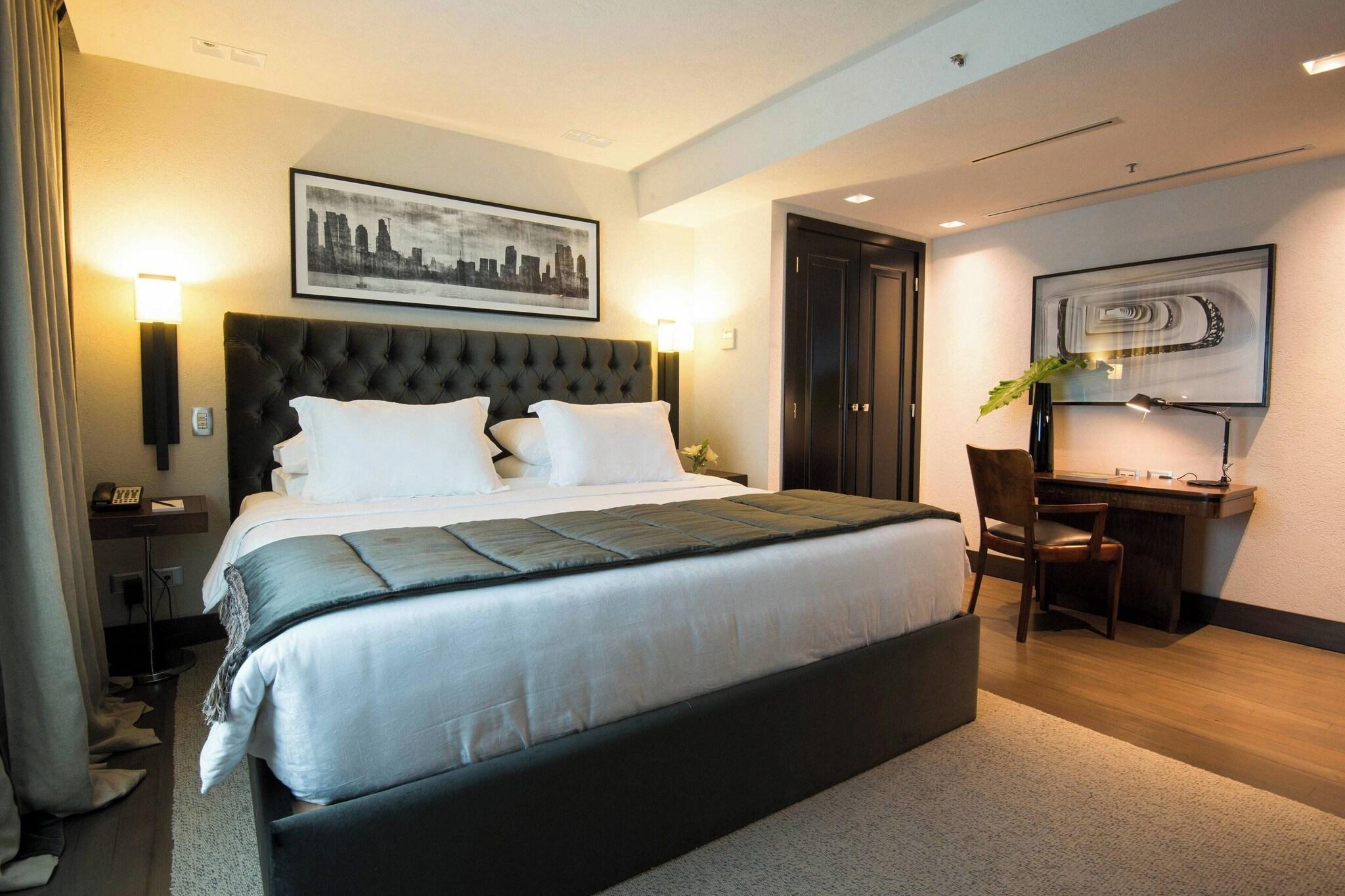 Suite Deluxe King Bed