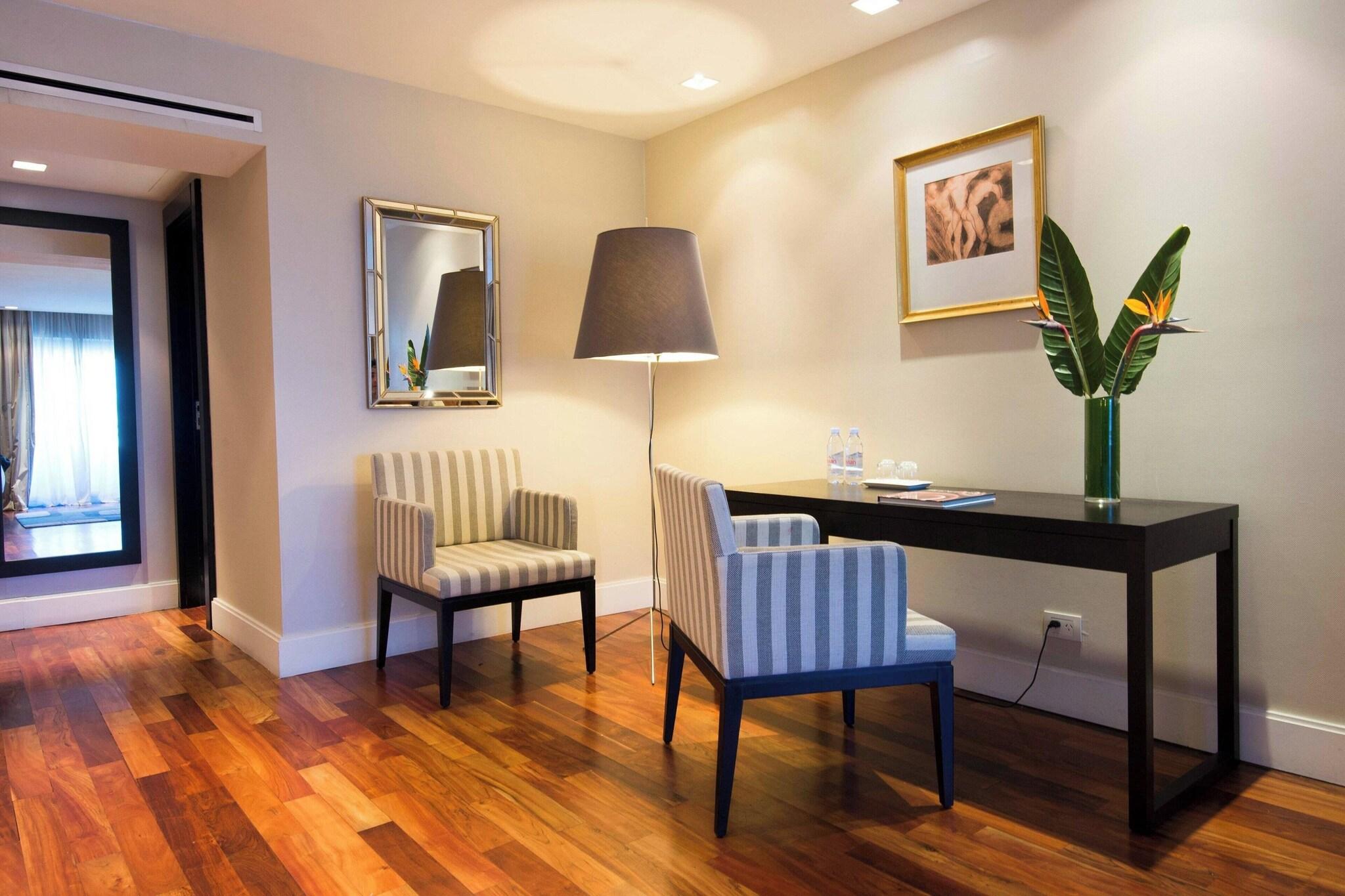 Studio City View King Bed