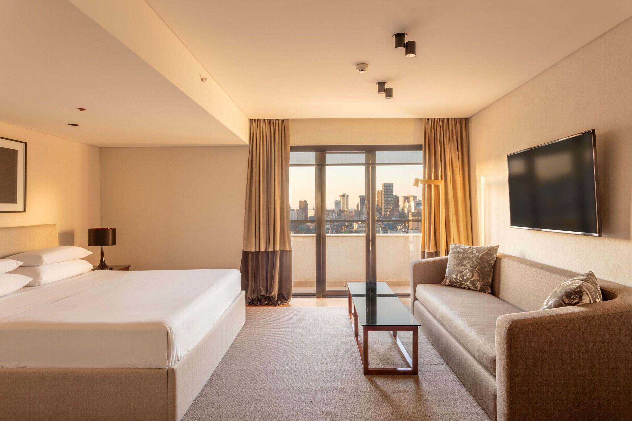 Suite Deluxe King Bed