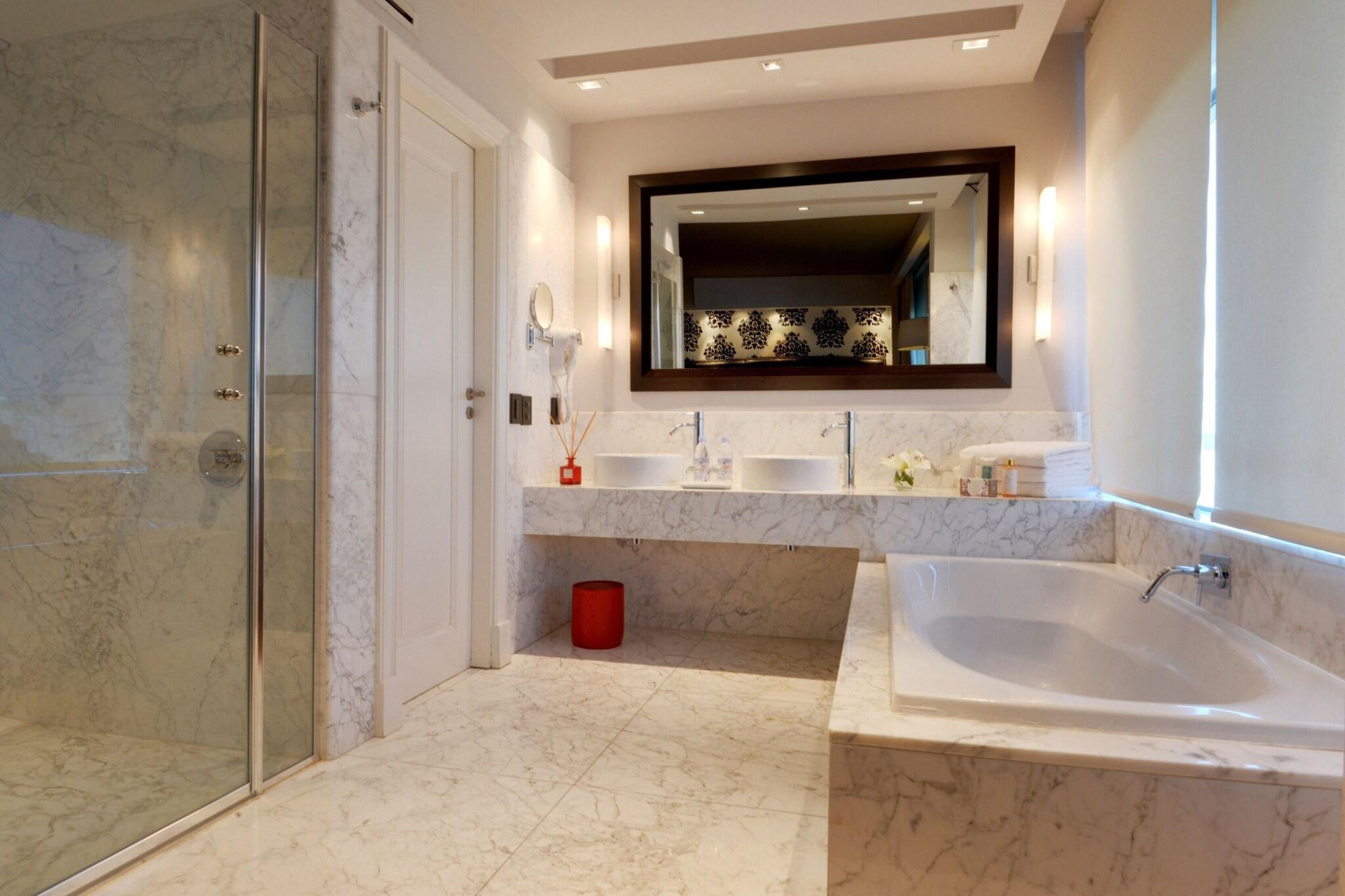 Suite Deluxe King Bed