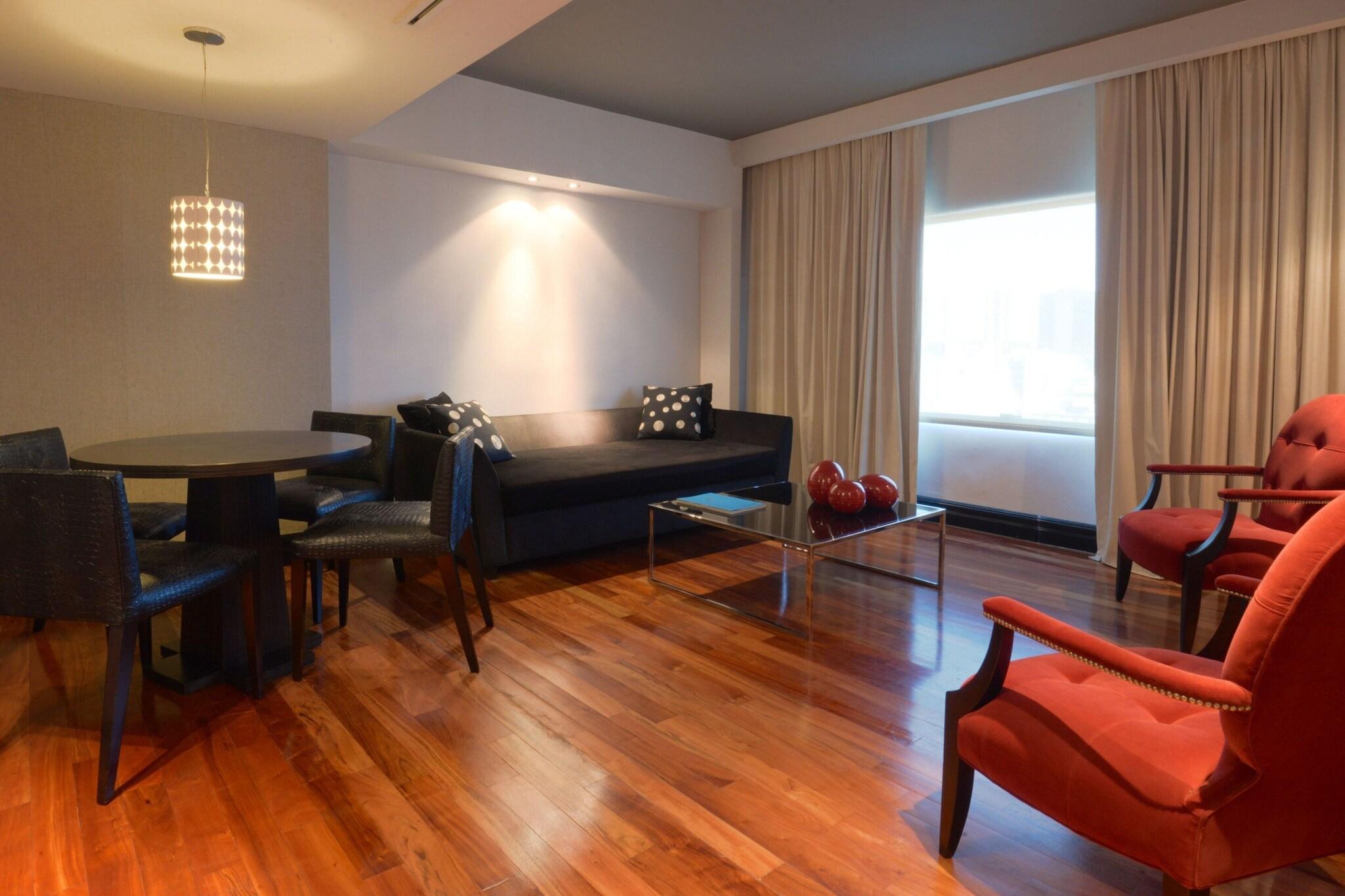 Suite Deluxe King Bed