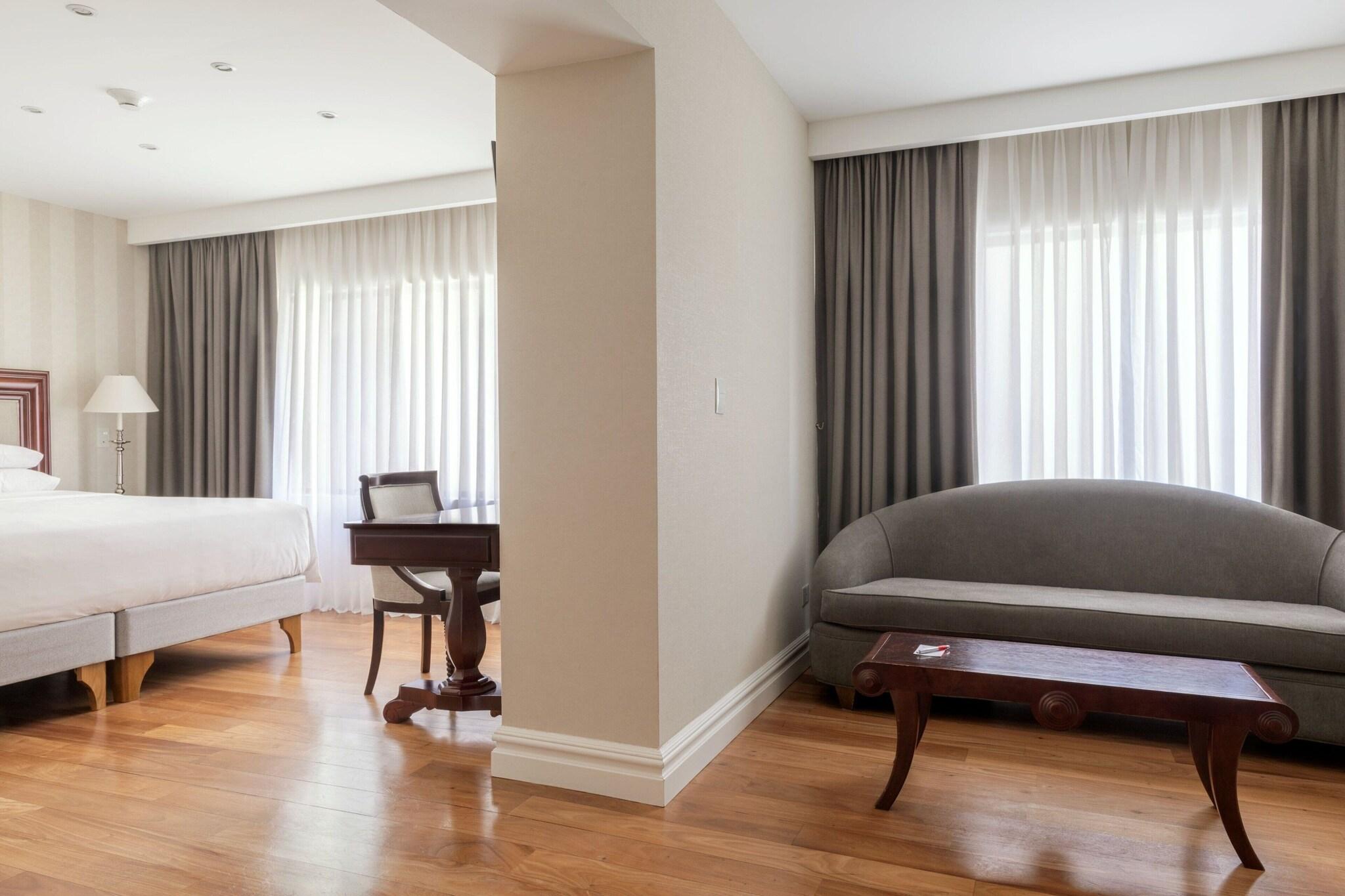 Double Deluxe King Bed