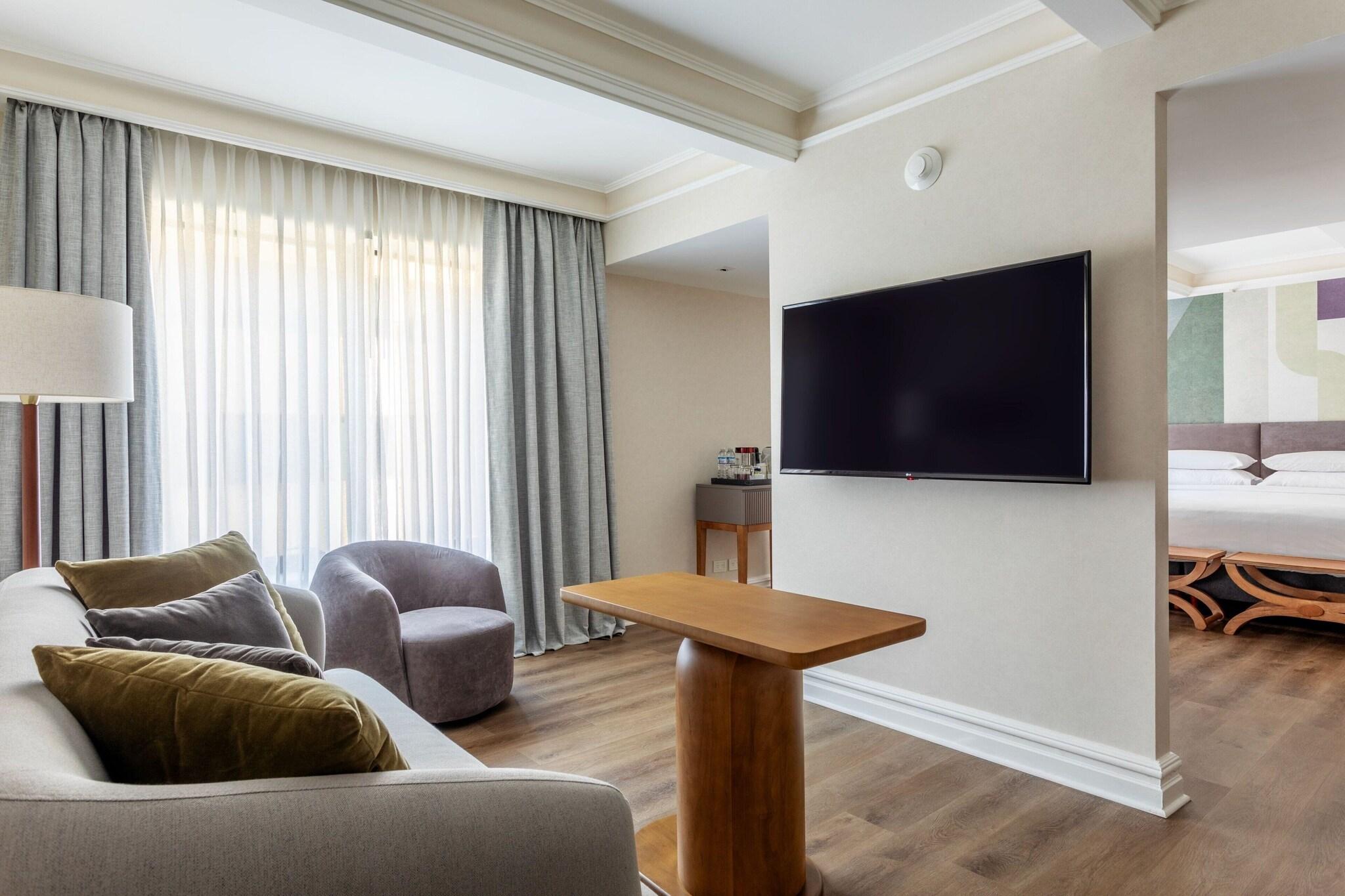 Double Deluxe King Bed