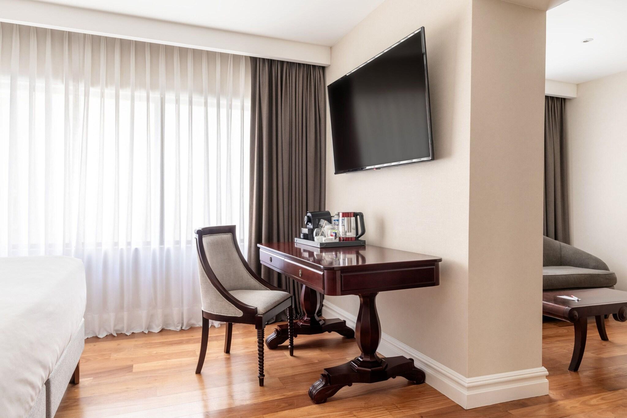 Double Deluxe King Bed