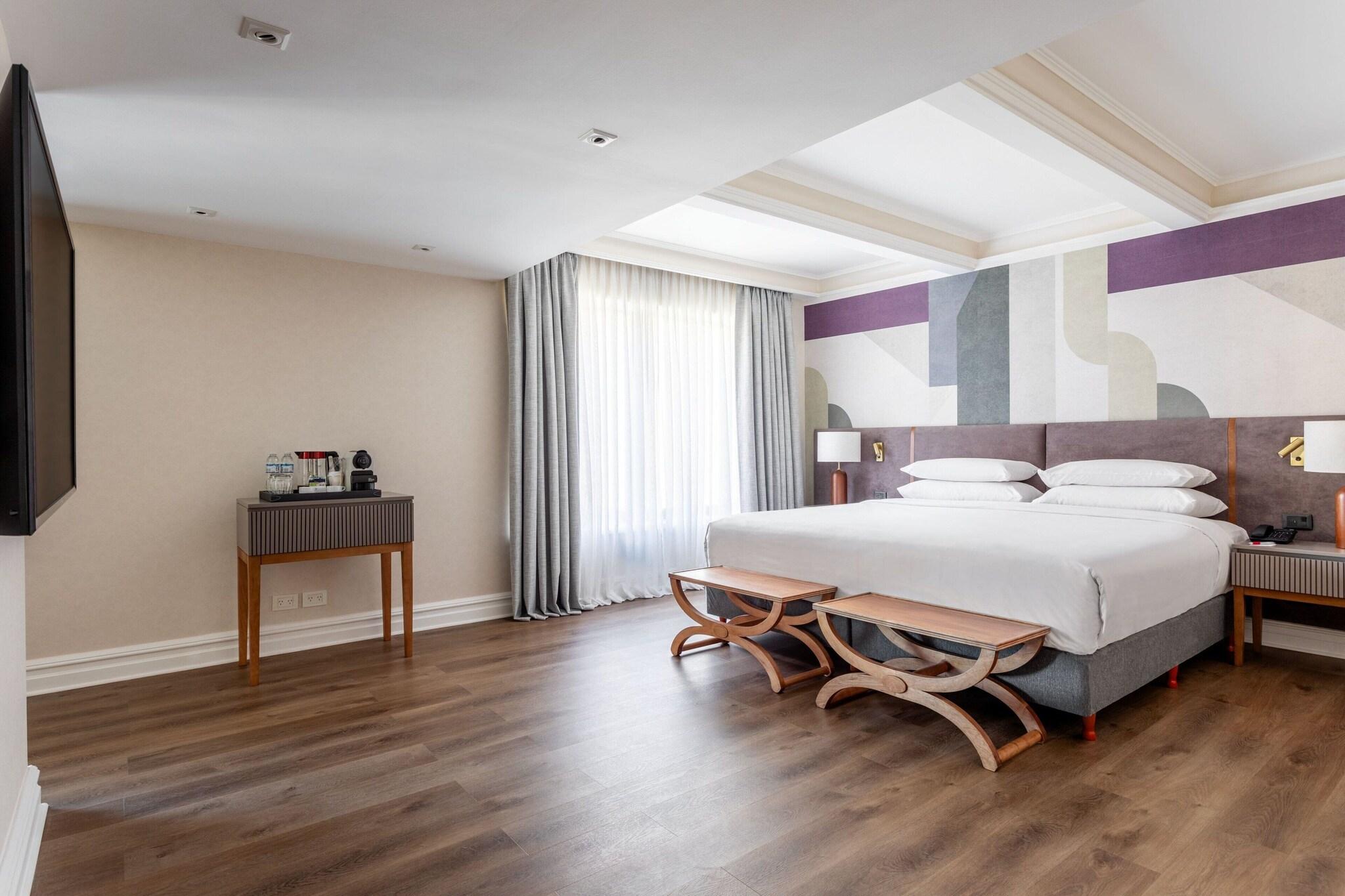 Double Deluxe King Bed