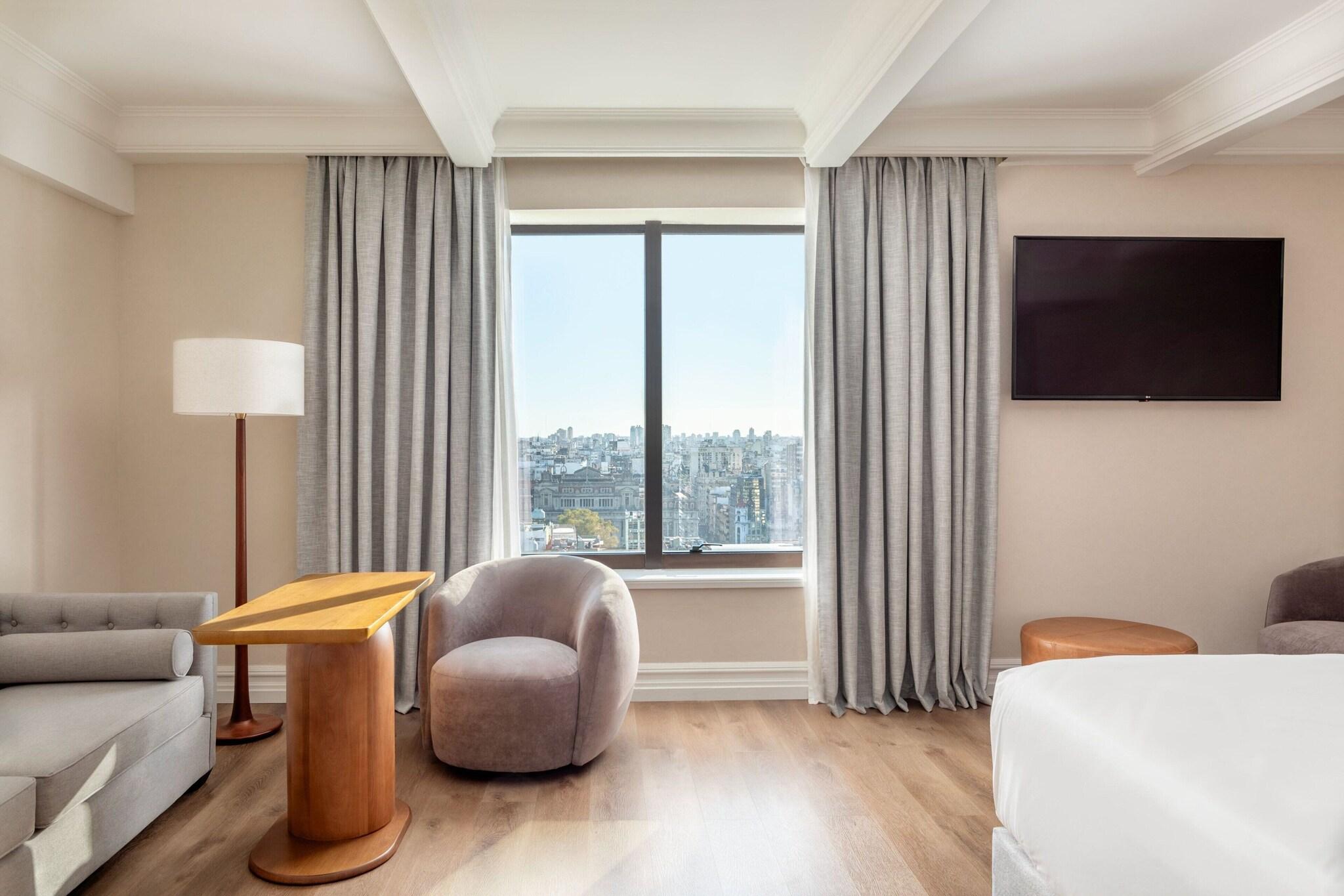 Studio City View King Bed