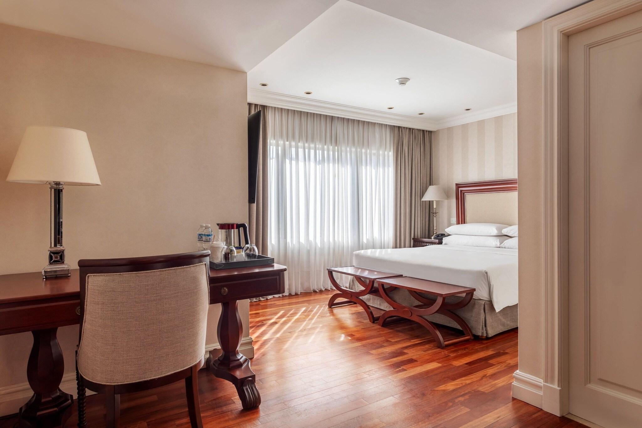 Double Classic Queen Bed