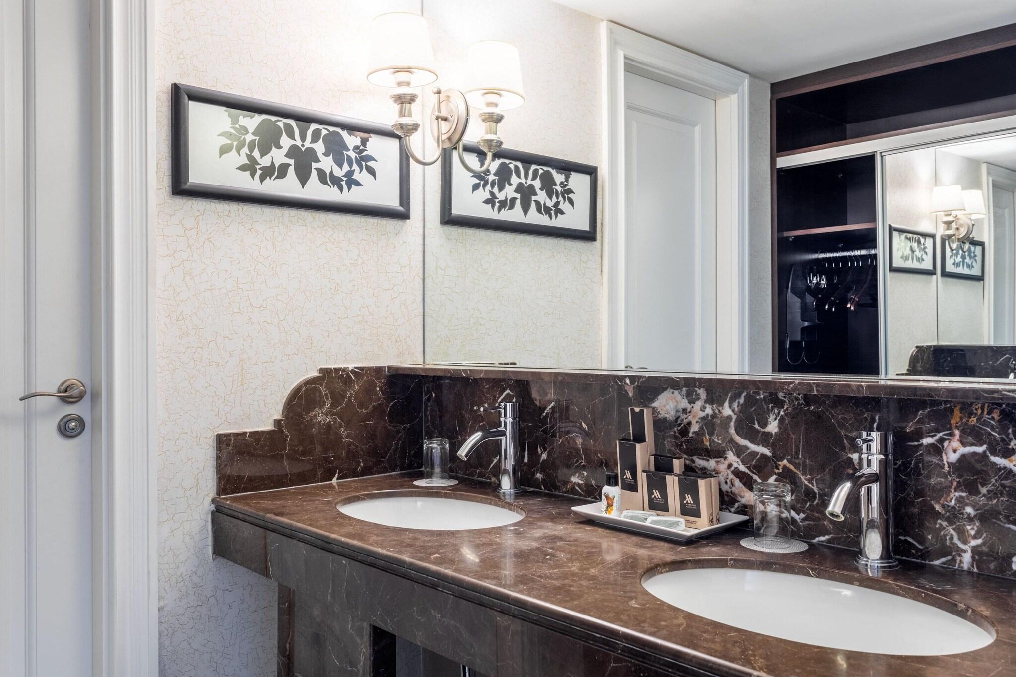 Double City View King Bed