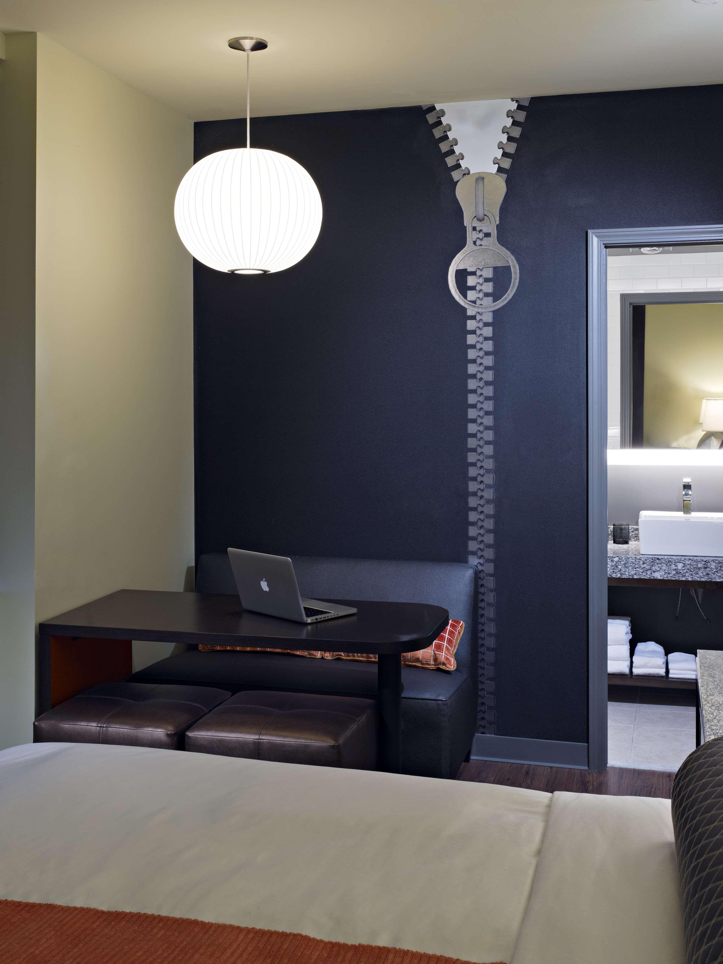 Room King Size Bed
