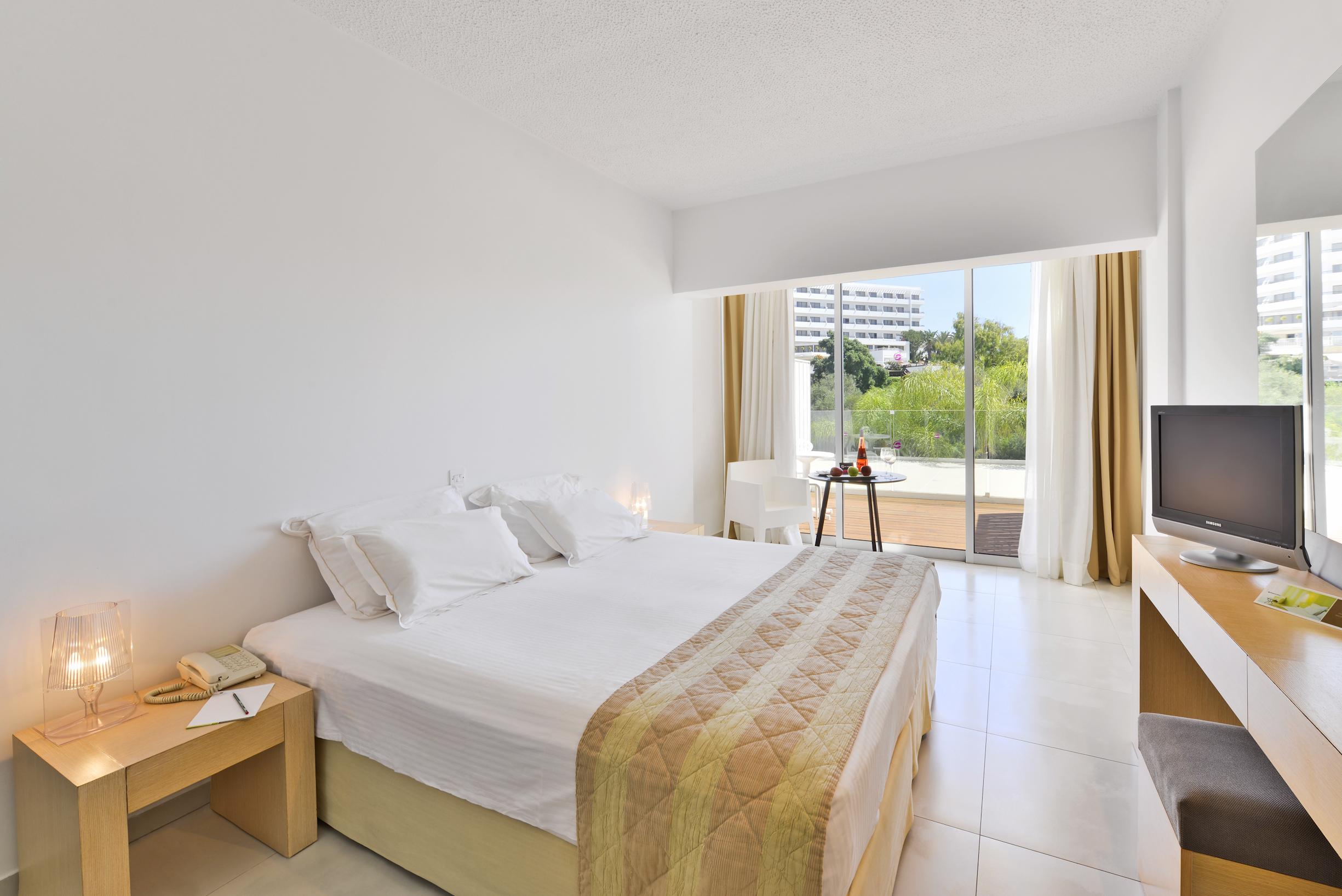 Double or Twin Superior Side Sea View