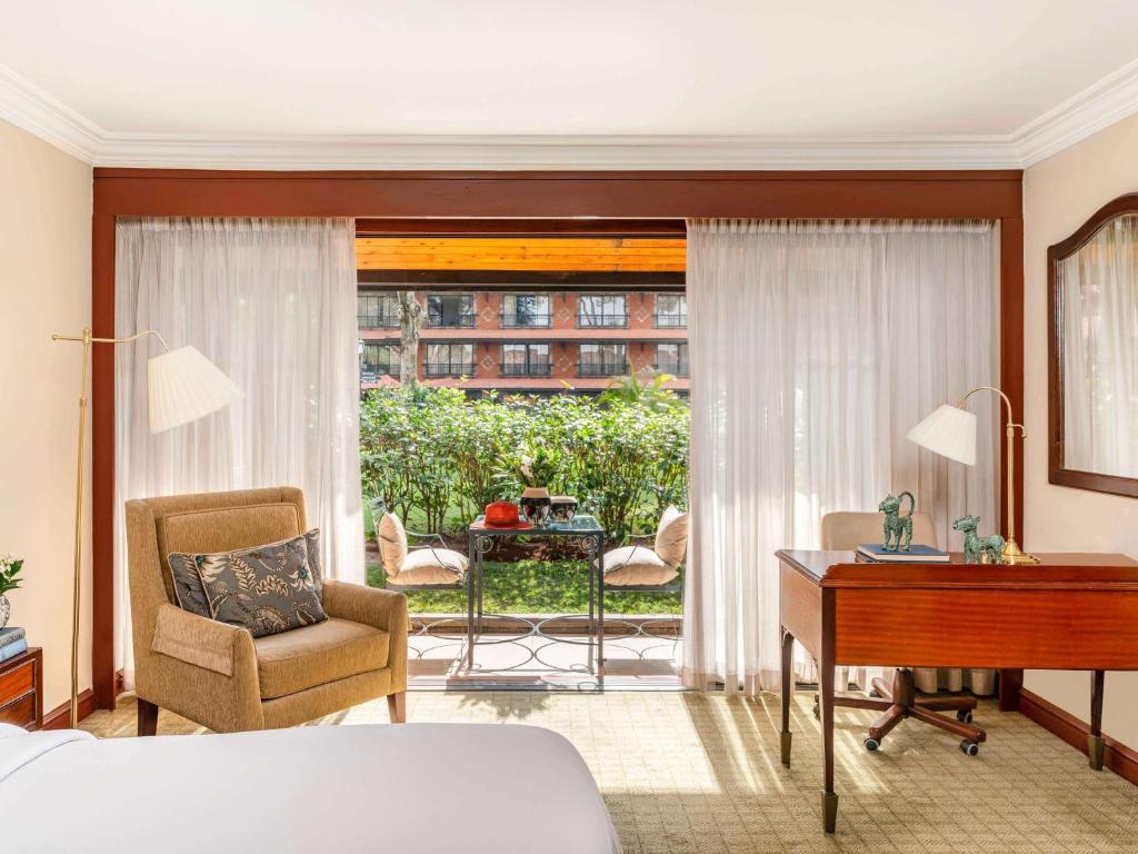 Double Deluxe King Bed